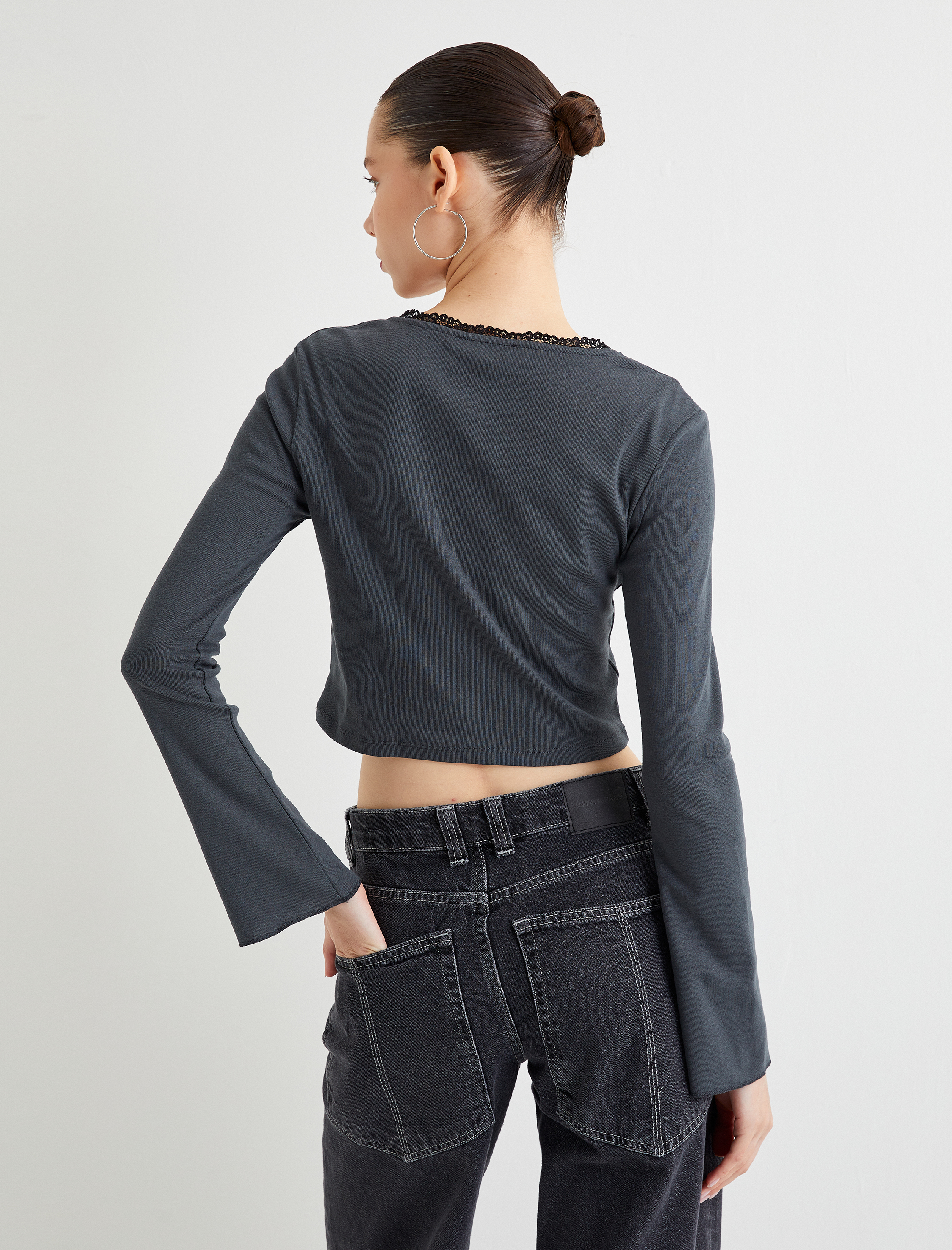   Crop Tişört Uzun Kollu Baskılı Yuvarlak Yaka Dantel Detaylı Pamuklu