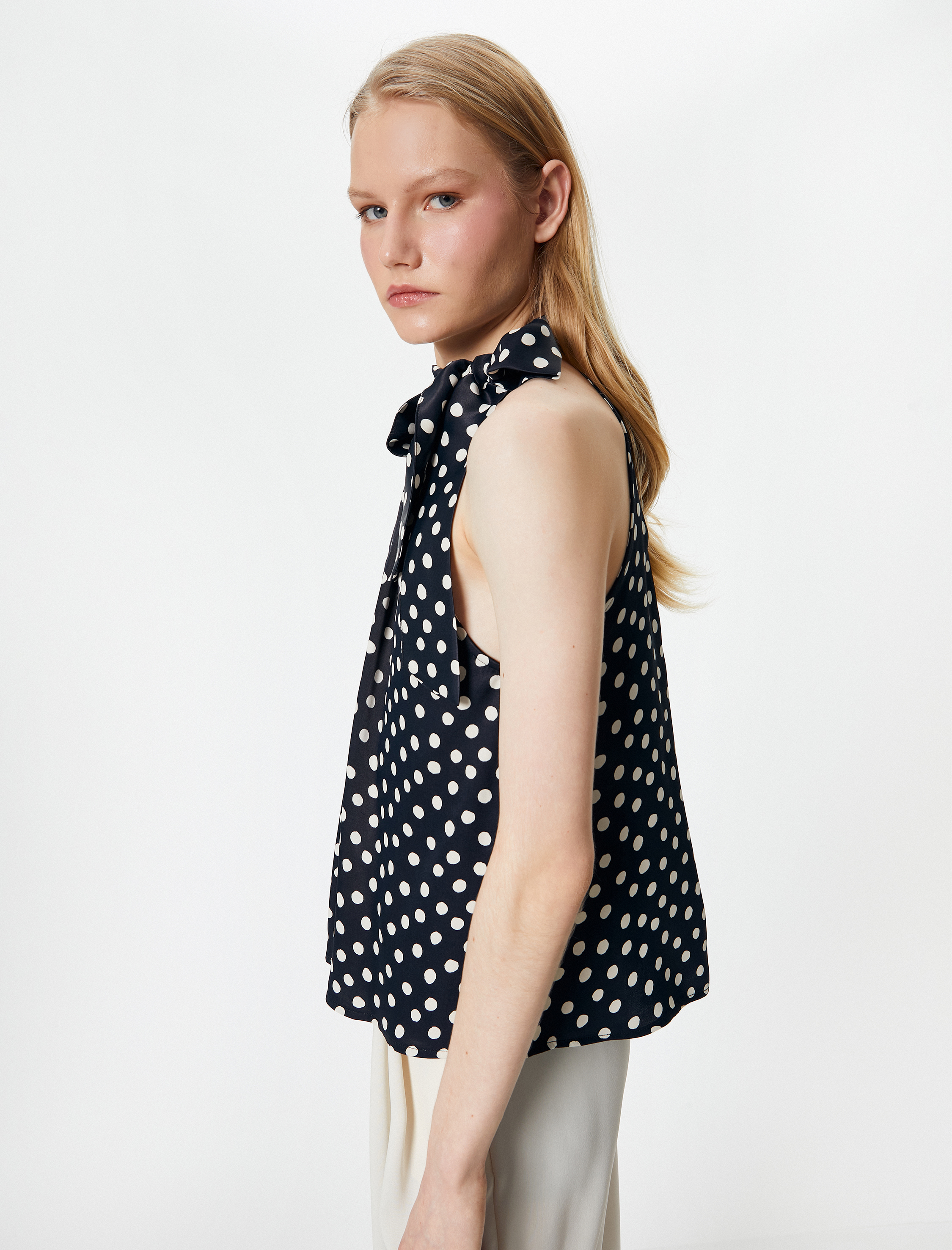   Puantiyeli Bluz Halter Yaka Fularlı Viskon