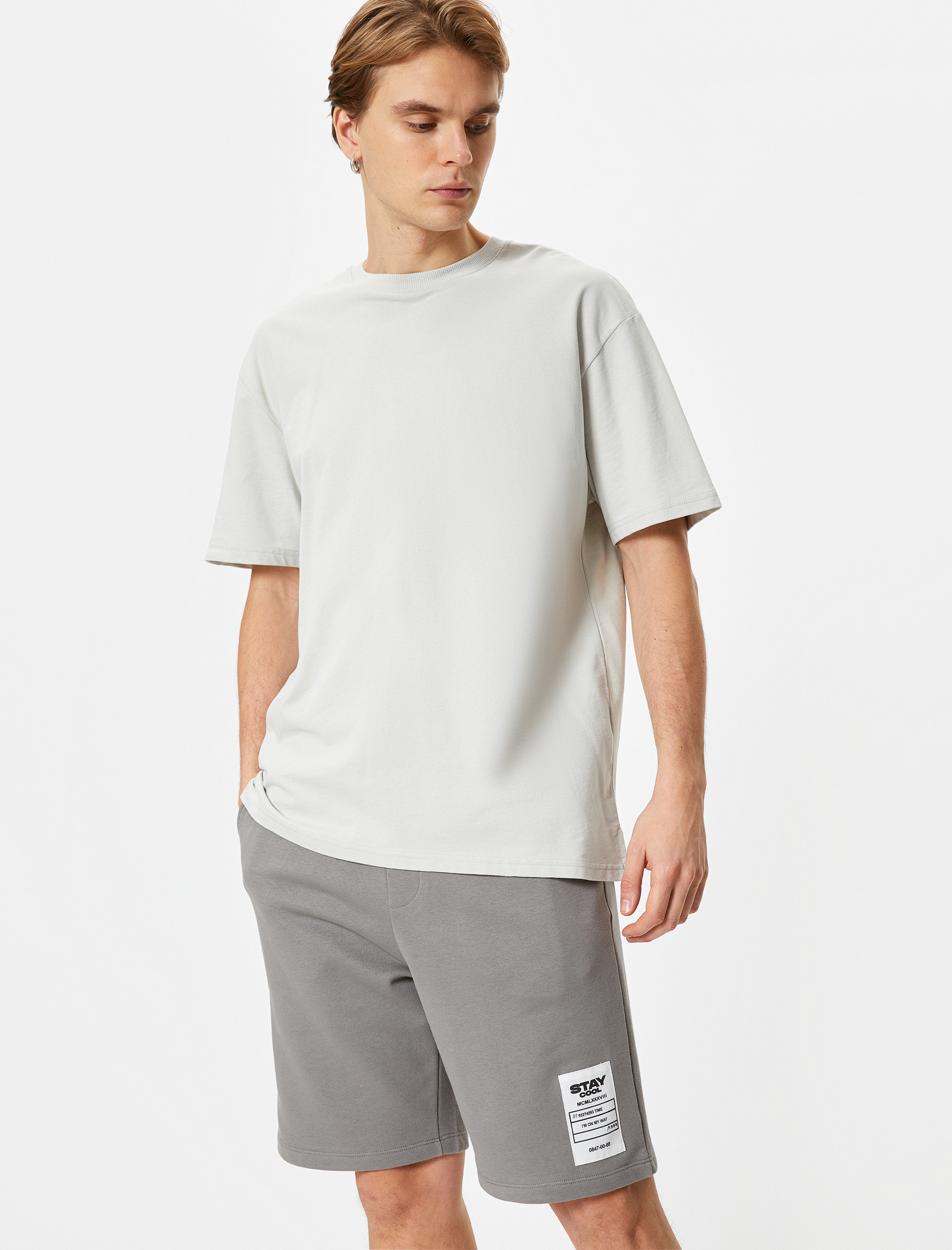   Bermuda Şort Etiket Baskılı Beli Bağcıklı Cep Detaylı