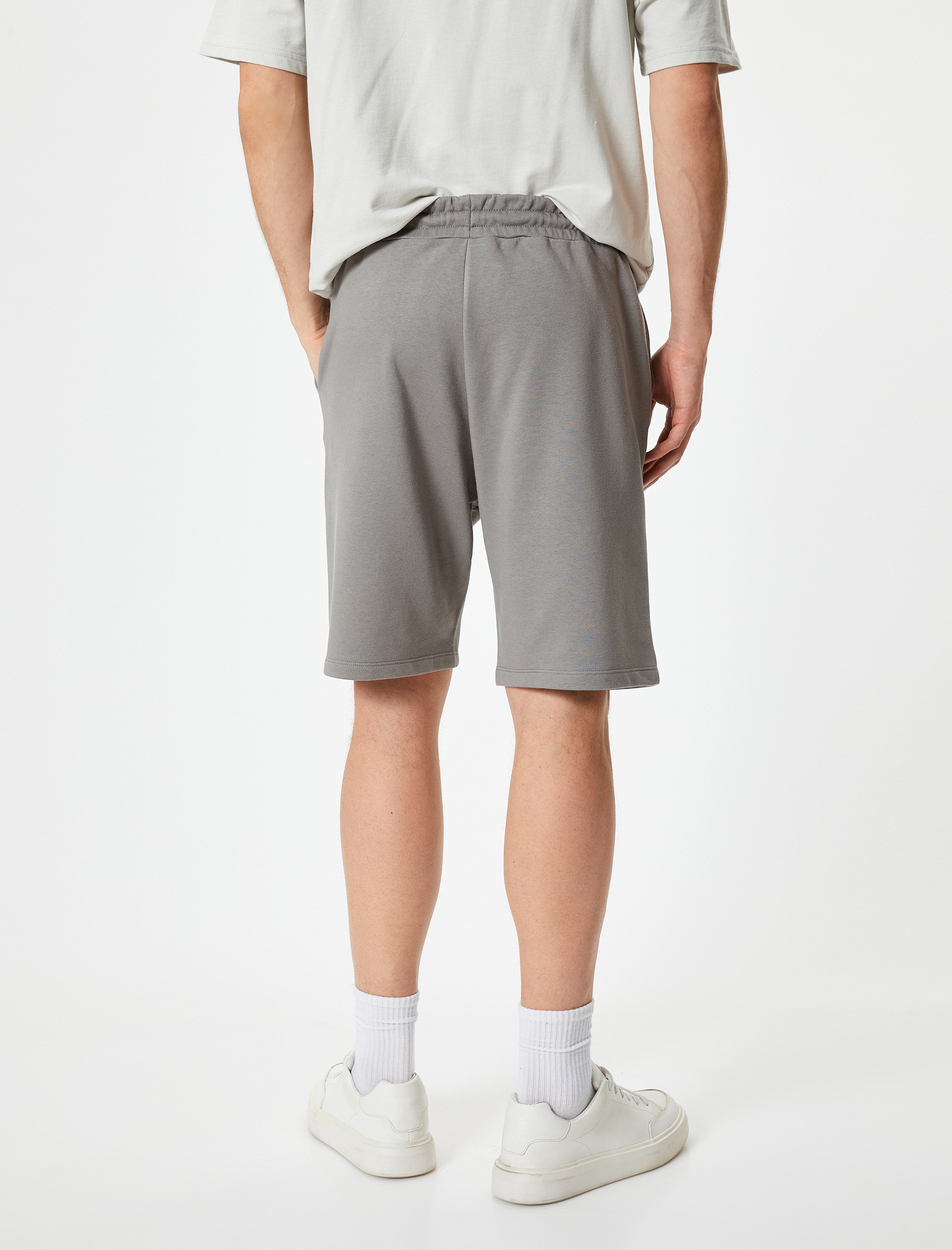   Bermuda Şort Etiket Baskılı Beli Bağcıklı Cep Detaylı