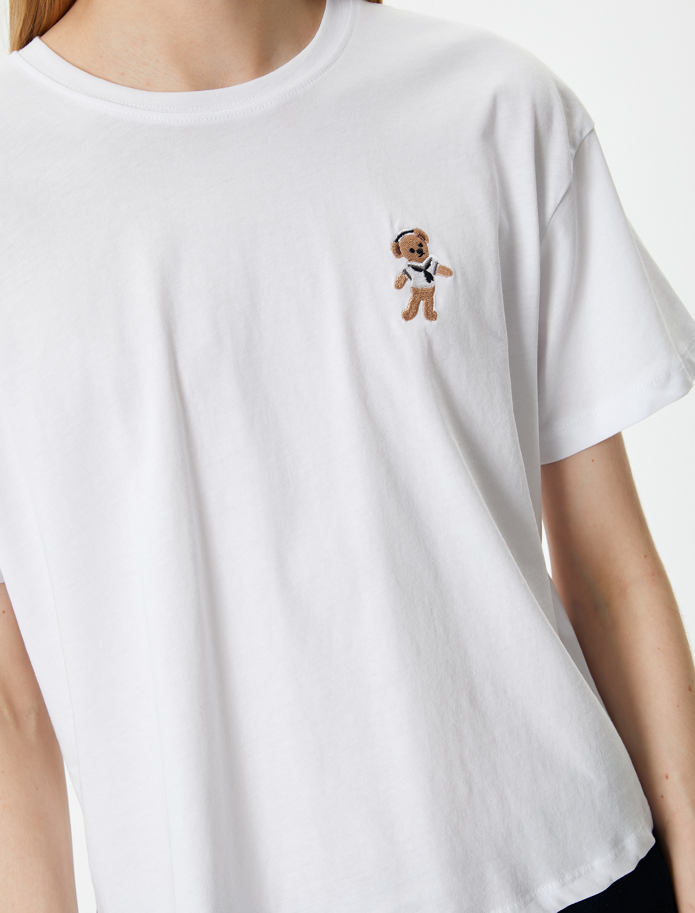   Kısa Kollu Tişört Bisiklet Yaka Nakışlı Pamuklu