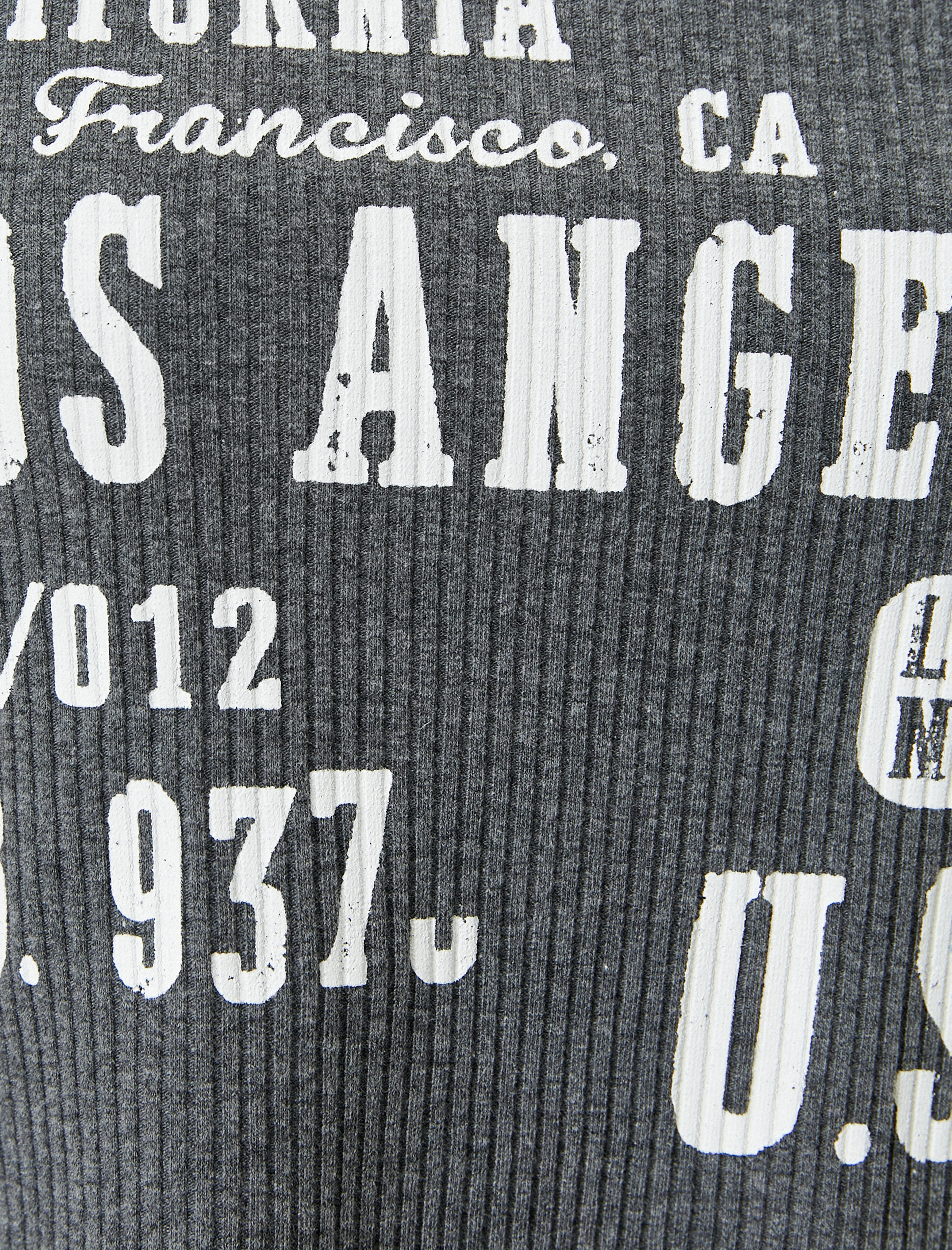   Kolsuz Kısa Tişört Kesik V Yaka Baskılı