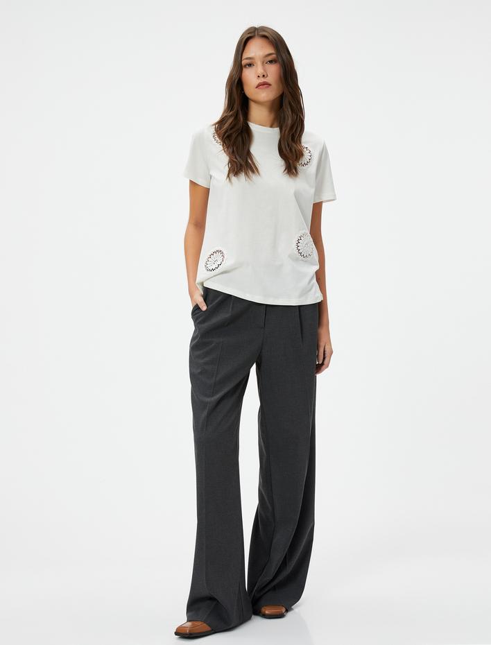  Kroşe Detaylı Tişört Kısa Kollu Bisiklet Yaka Pamuklu