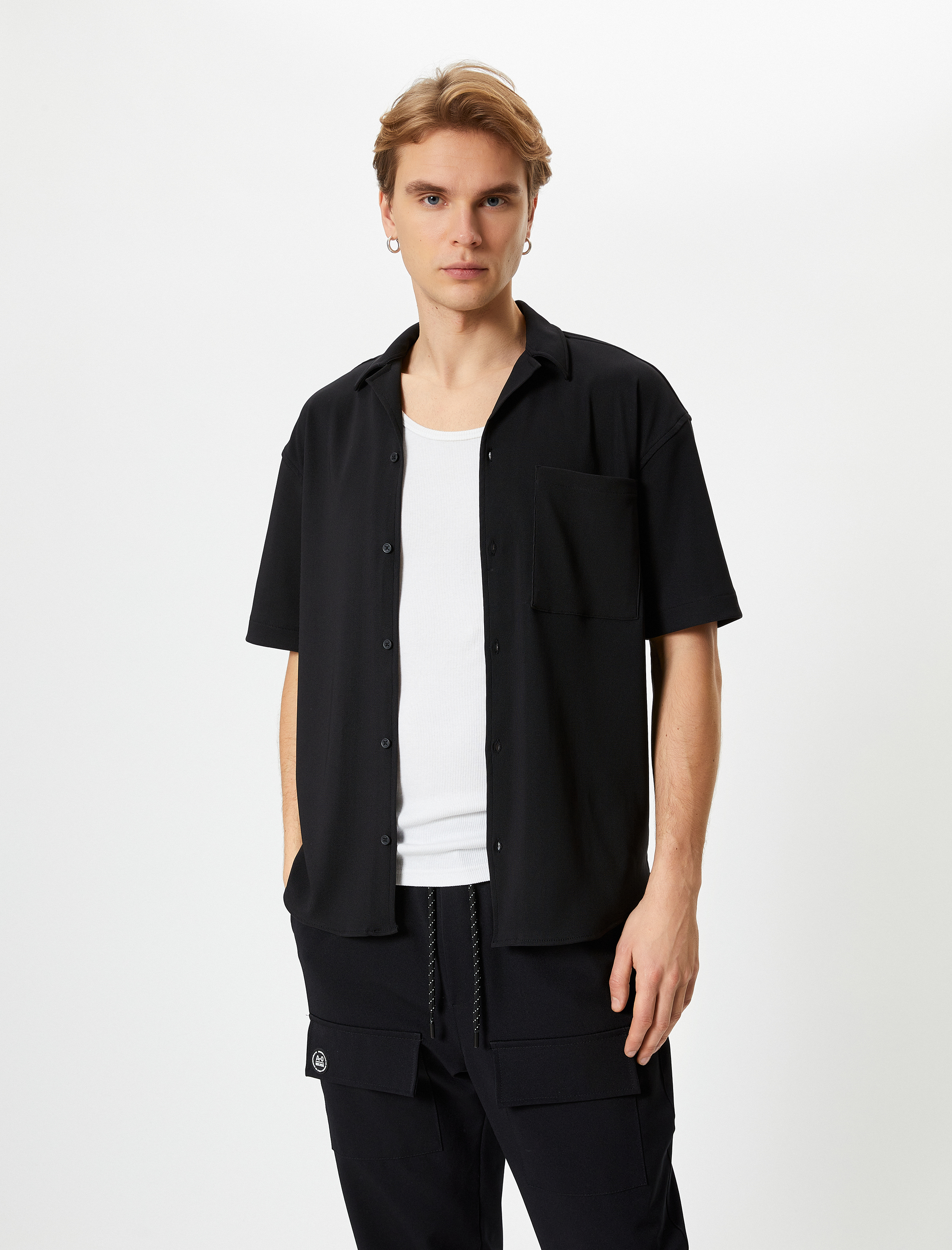   Yazlık Gömlek Kısa Kollu Cep Detaylı Düğmeli Devrik Yaka Regular Fit