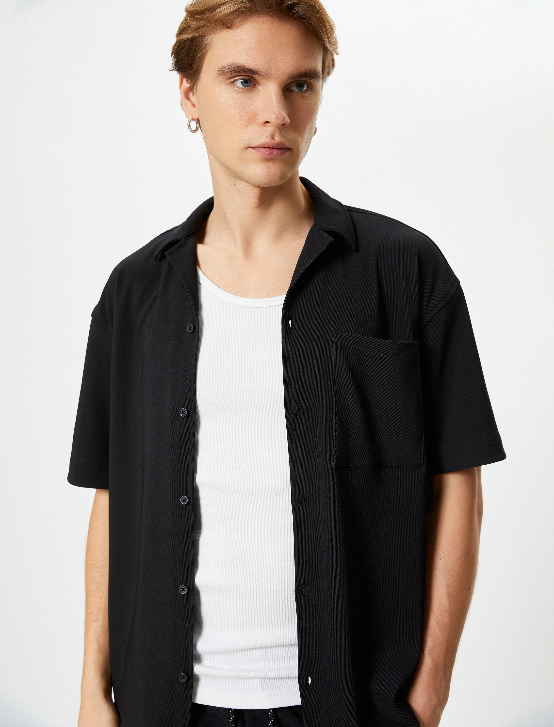   Yazlık Gömlek Kısa Kollu Cep Detaylı Düğmeli Devrik Yaka Regular Fit