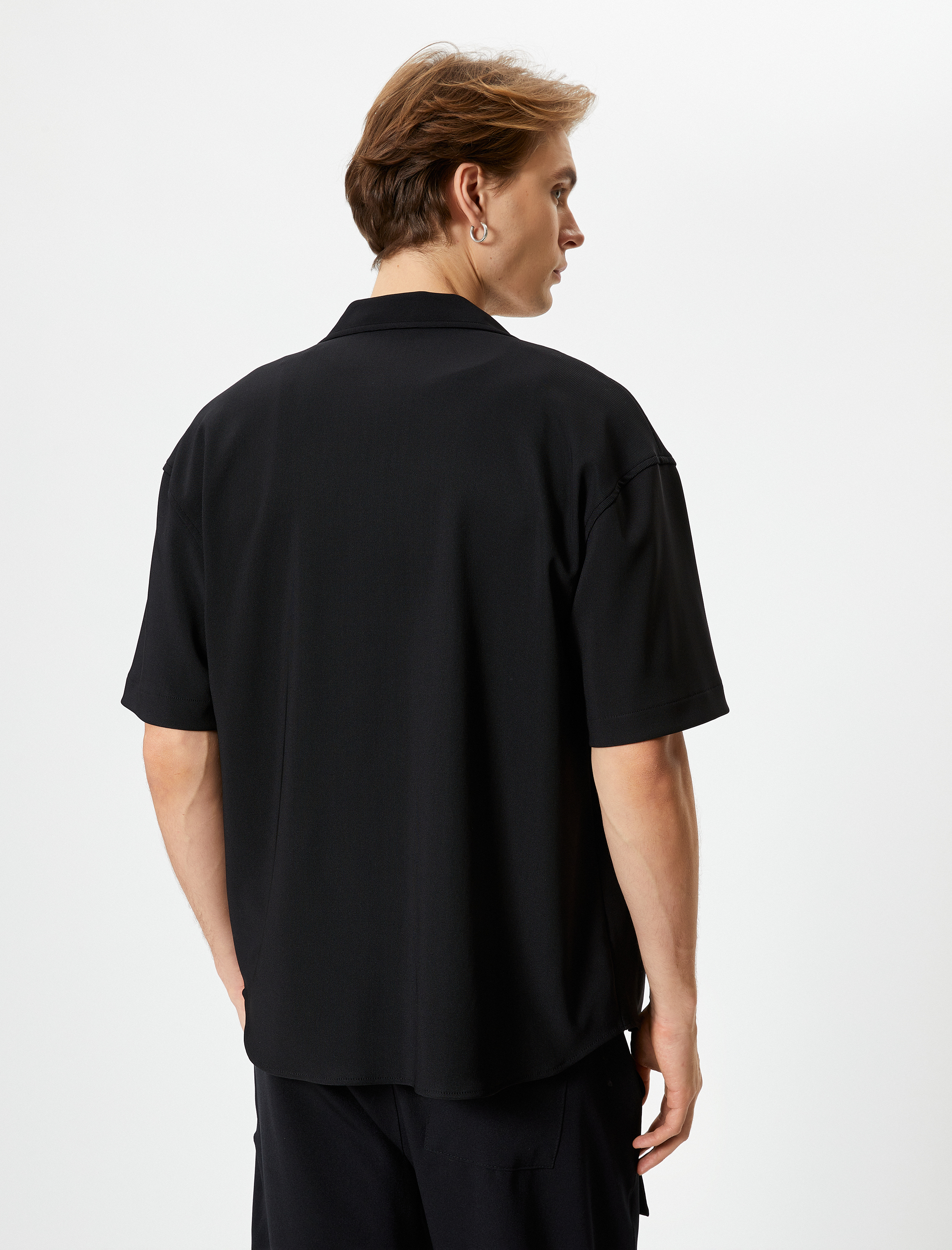   Yazlık Gömlek Kısa Kollu Cep Detaylı Düğmeli Devrik Yaka Regular Fit