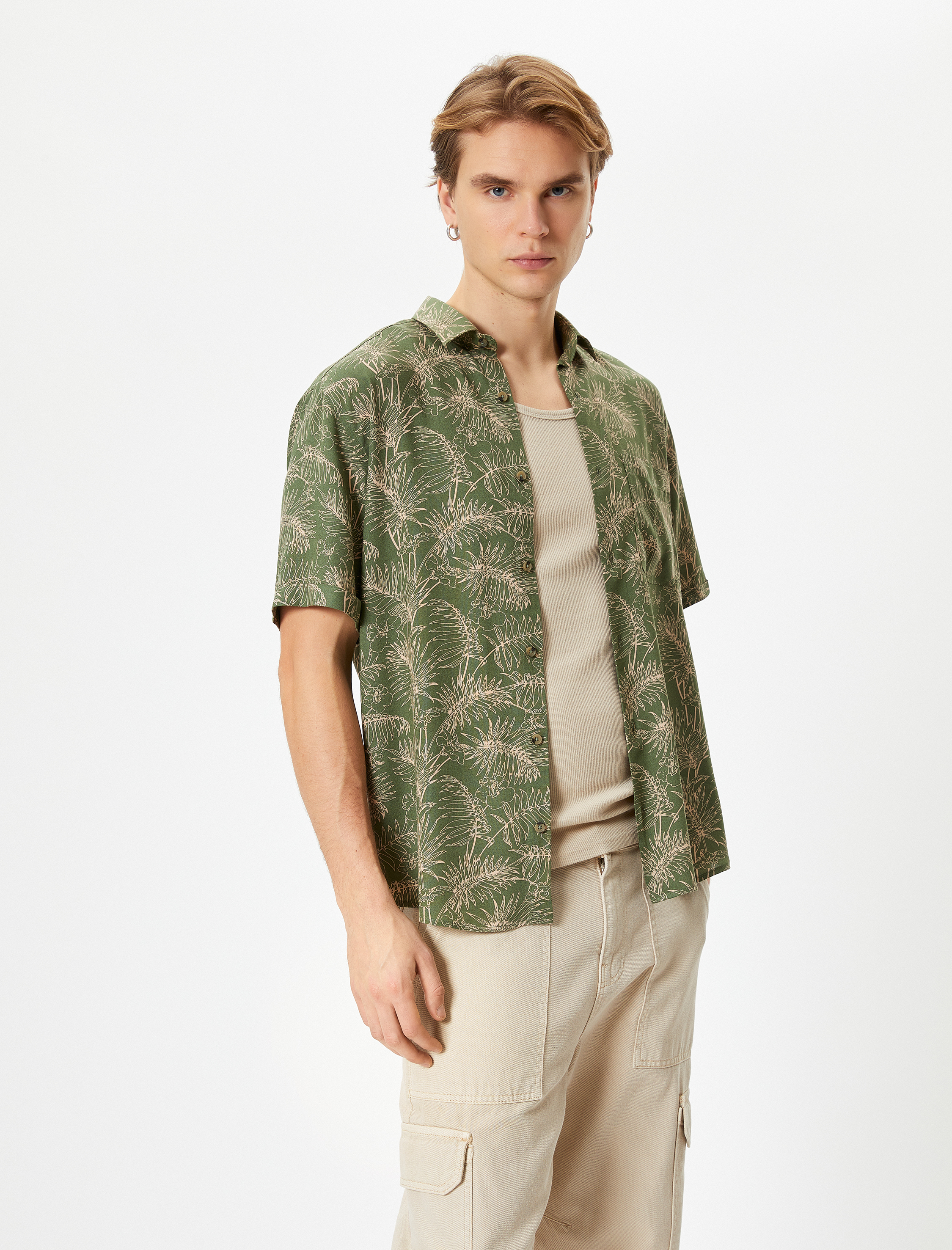   Yazlık Gömlek Kısa Kollu Çiçekli Desenli Düğmeli Viskon Karışımlı Regular Fit