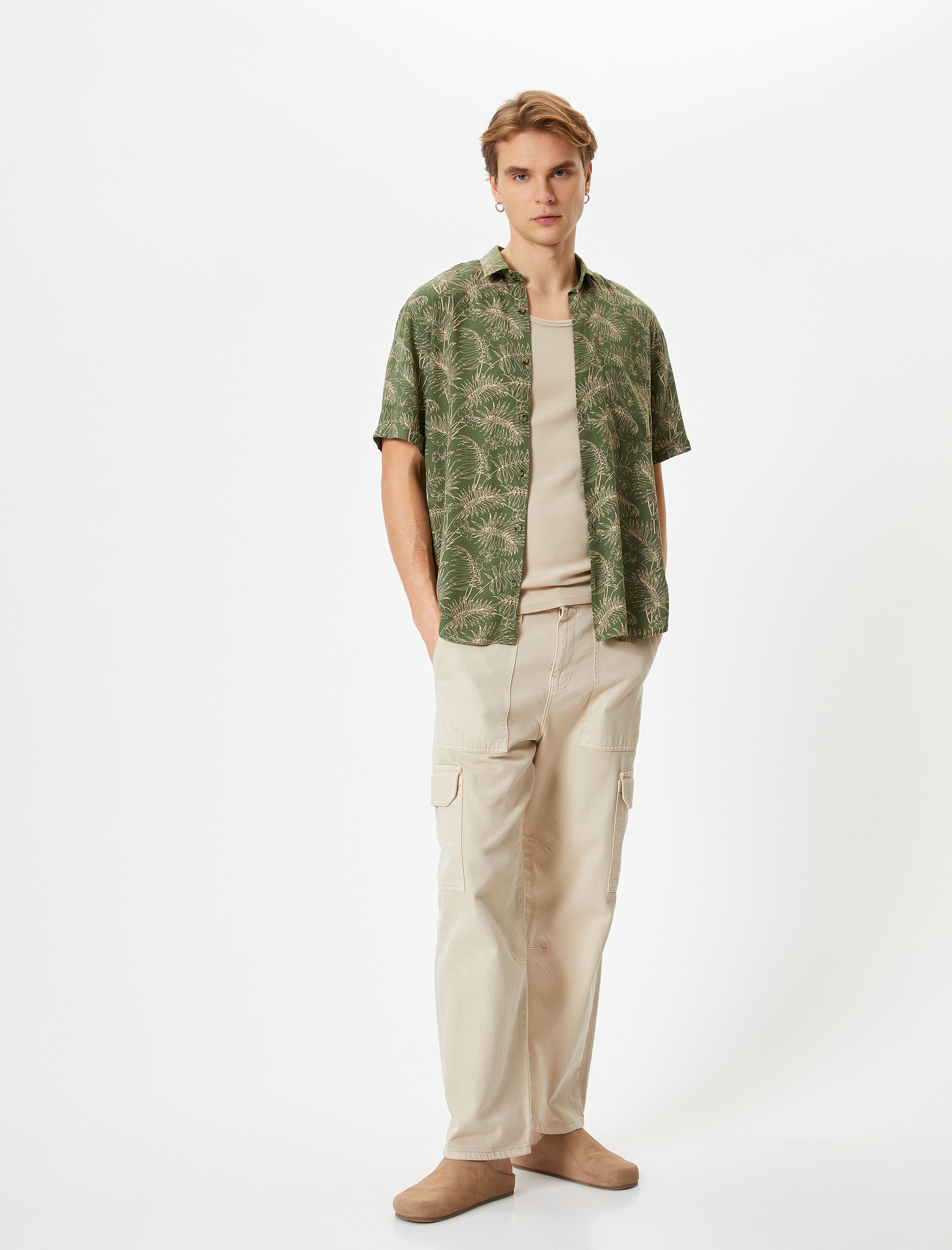   Yazlık Gömlek Kısa Kollu Çiçekli Desenli Düğmeli Viskon Karışımlı Regular Fit