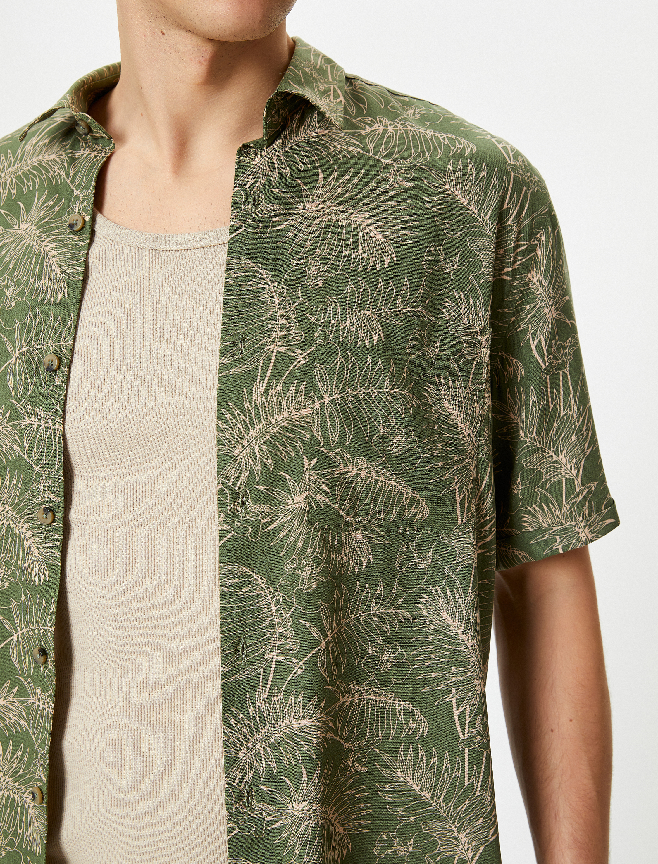   Yazlık Gömlek Kısa Kollu Çiçekli Desenli Düğmeli Viskon Karışımlı Regular Fit