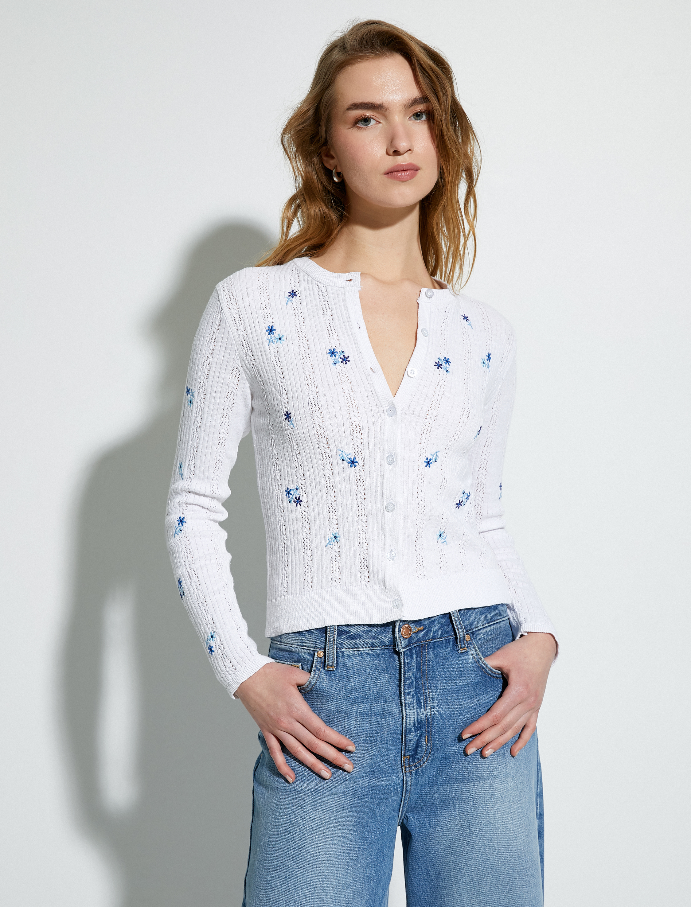   Triko Hırka Çiçekli Düğmeli Bisiklet Yaka