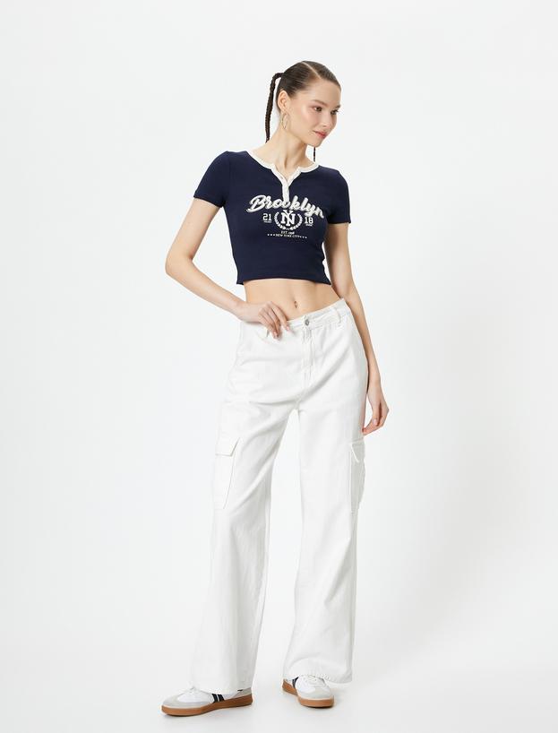 V Yaka Crop Tişört Düğmeli Baskılı Kısa Kollu Ribanalı Pamuklu Slim Fit_1