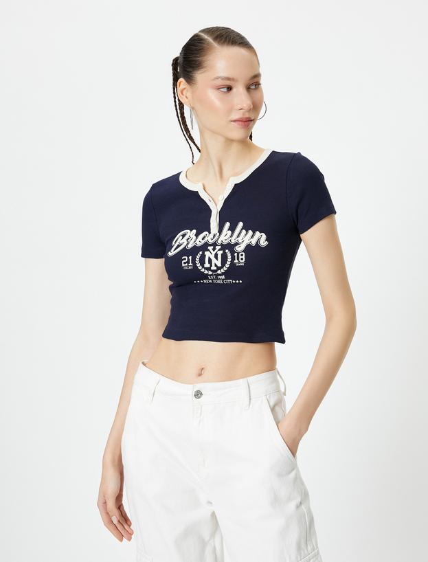 V Yaka Crop Tişört Düğmeli Baskılı Kısa Kollu Ribanalı Pamuklu Slim Fit_2