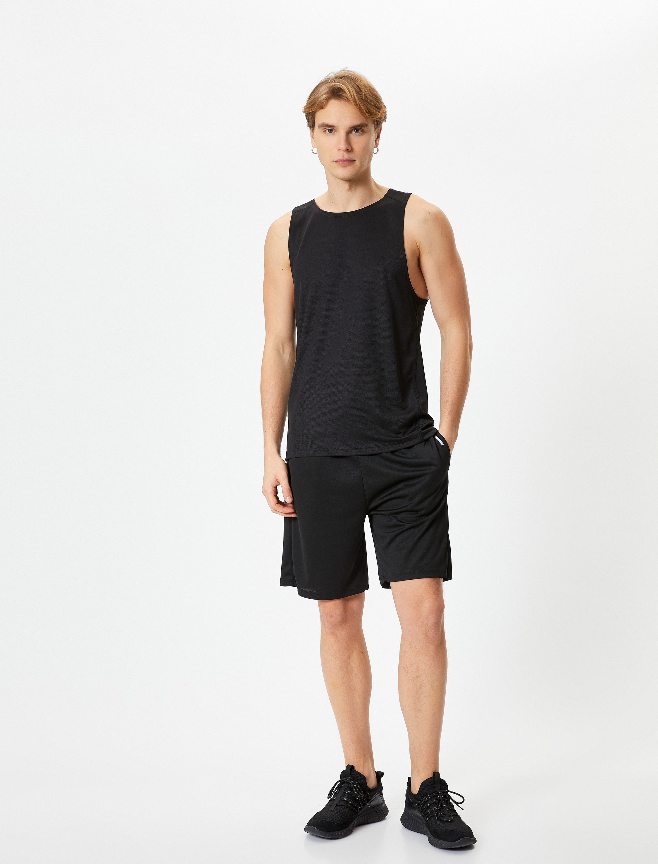   Sporcu Atleti Kolsuz Bisiklet Yaka Rahat Kesim Dikiş Detaylı