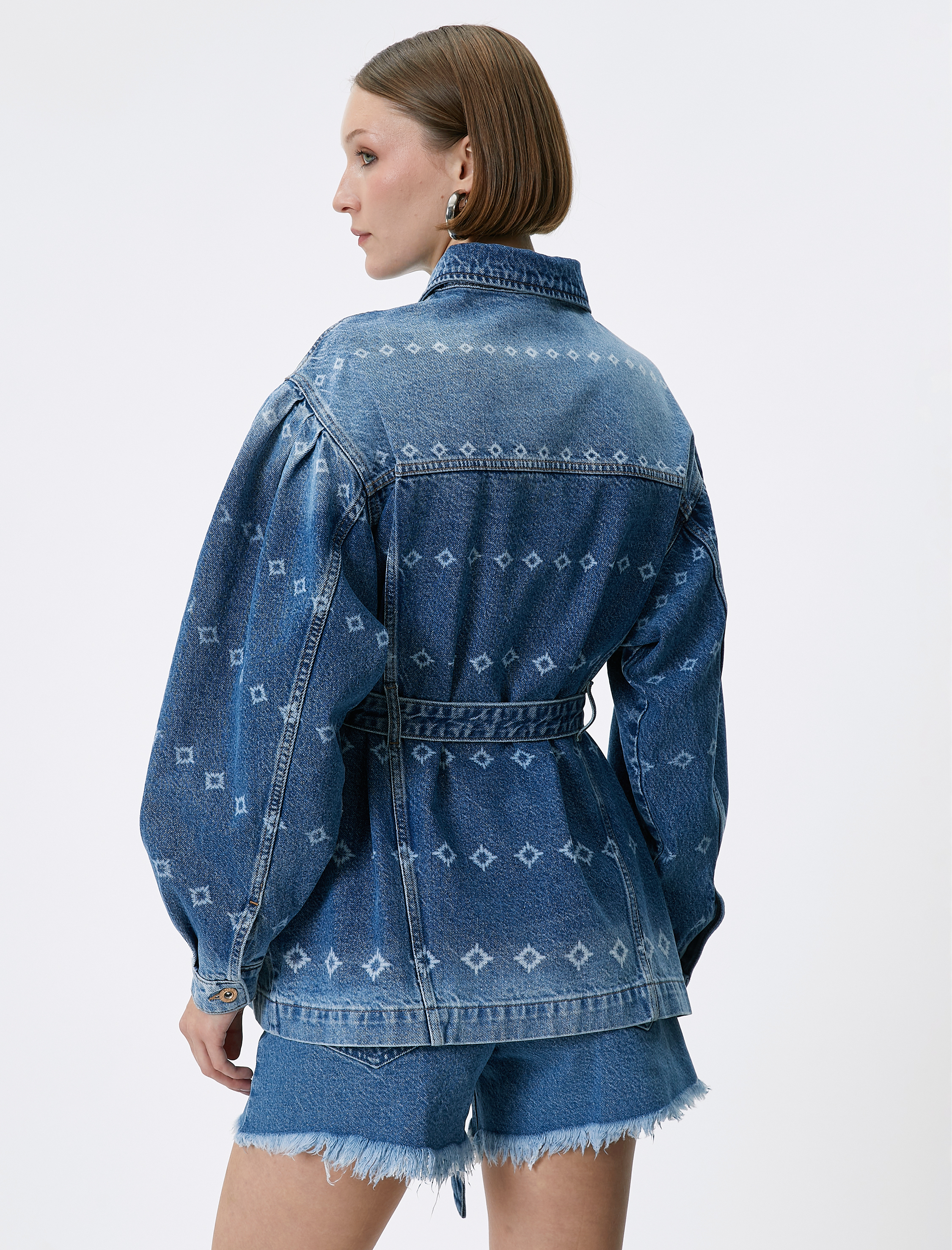   Uzun Kot Ceket Lazer Baskı Detaylı Kemerli Cepli Rahat Kalıp