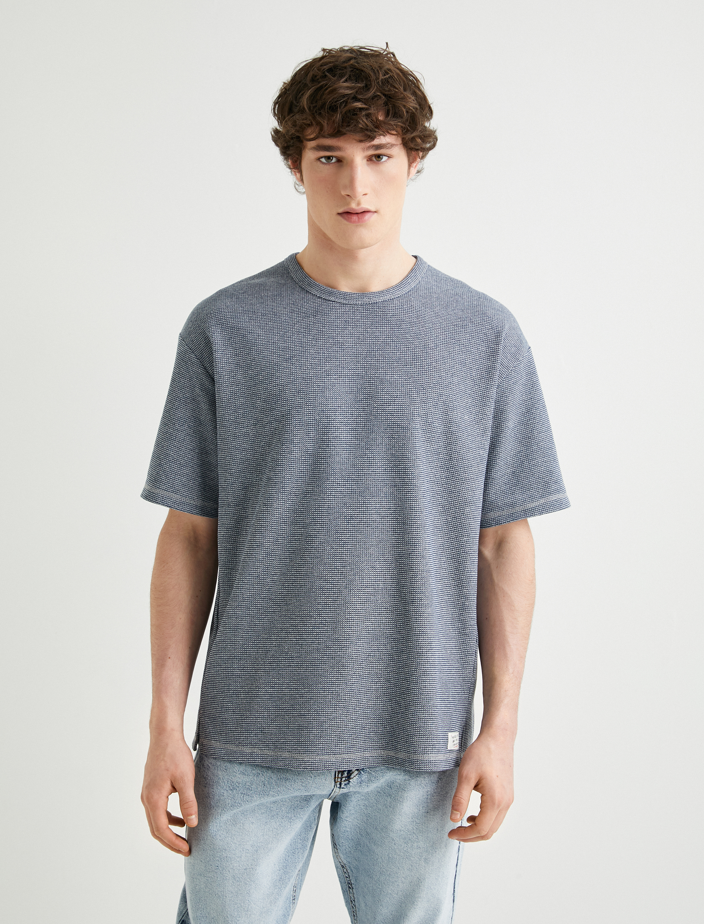   Oversize Tişört Dokulu Bisiklet Yaka Etiket Detaylı Kısa Kollu