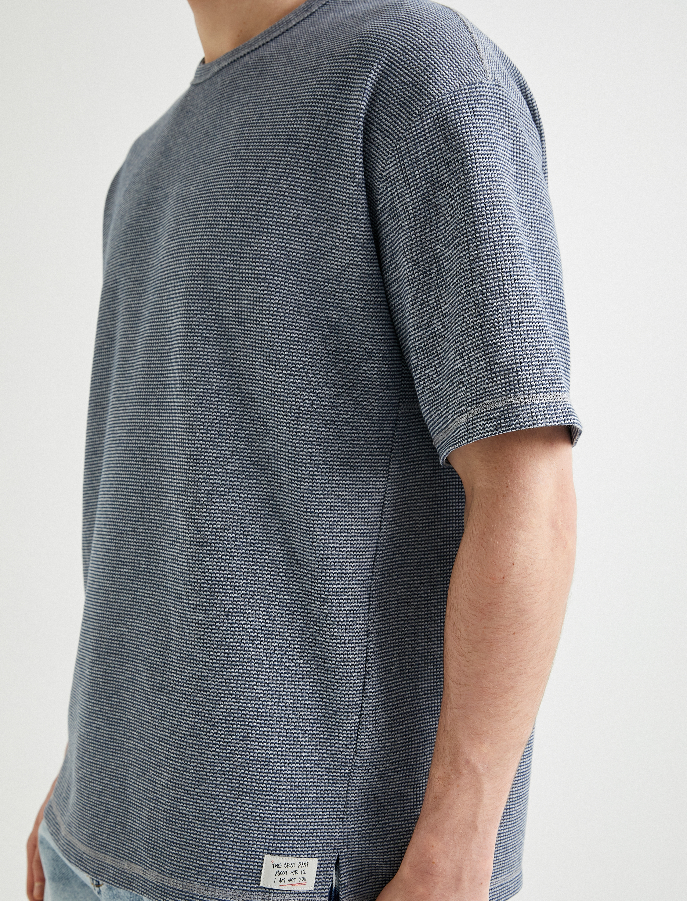   Oversize Tişört Dokulu Bisiklet Yaka Etiket Detaylı Kısa Kollu