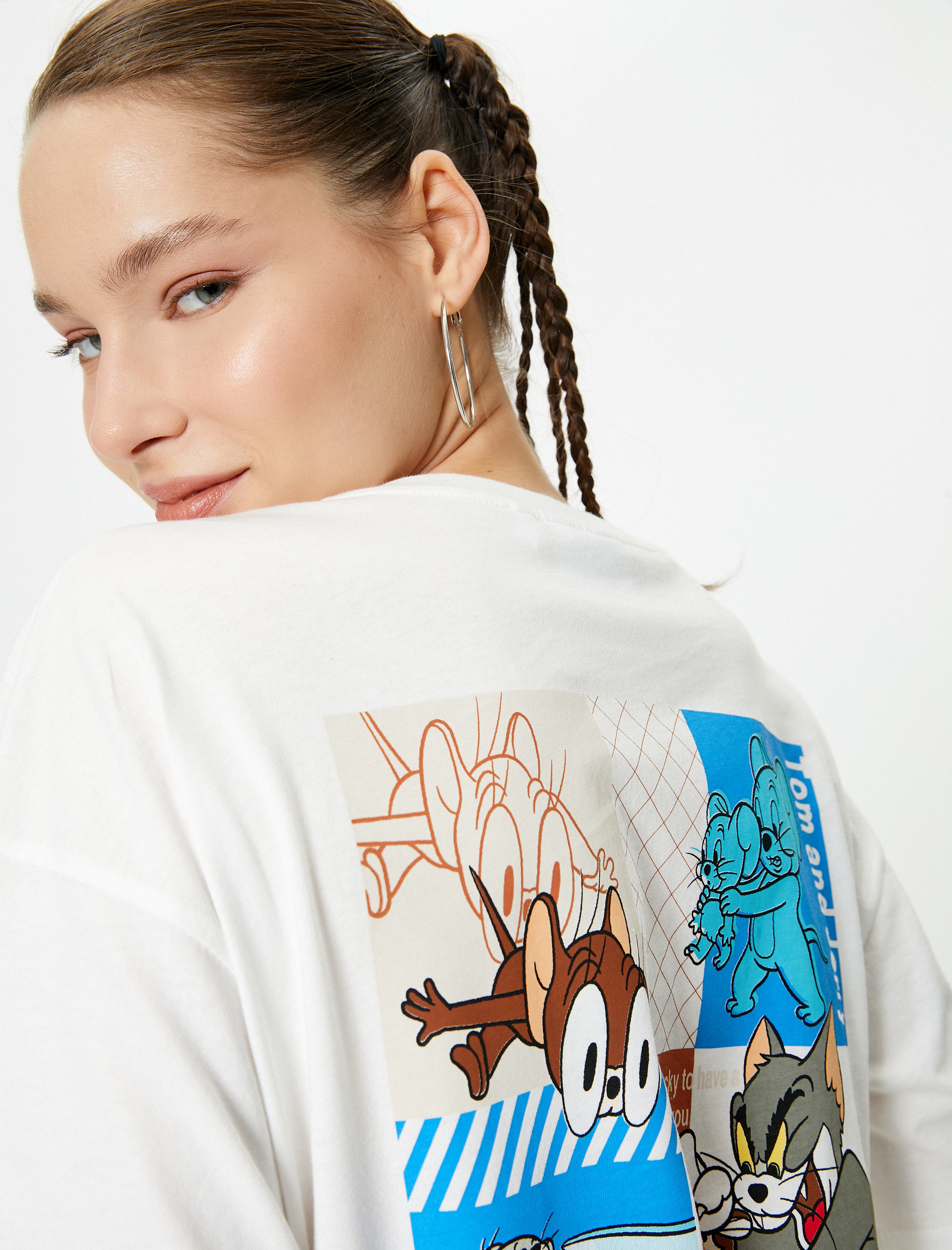   Tom ve Jerry Tişört Arkası Baskılı Lisanslı Kısa Kollu Bisiklet Yaka Rahat Kalıp