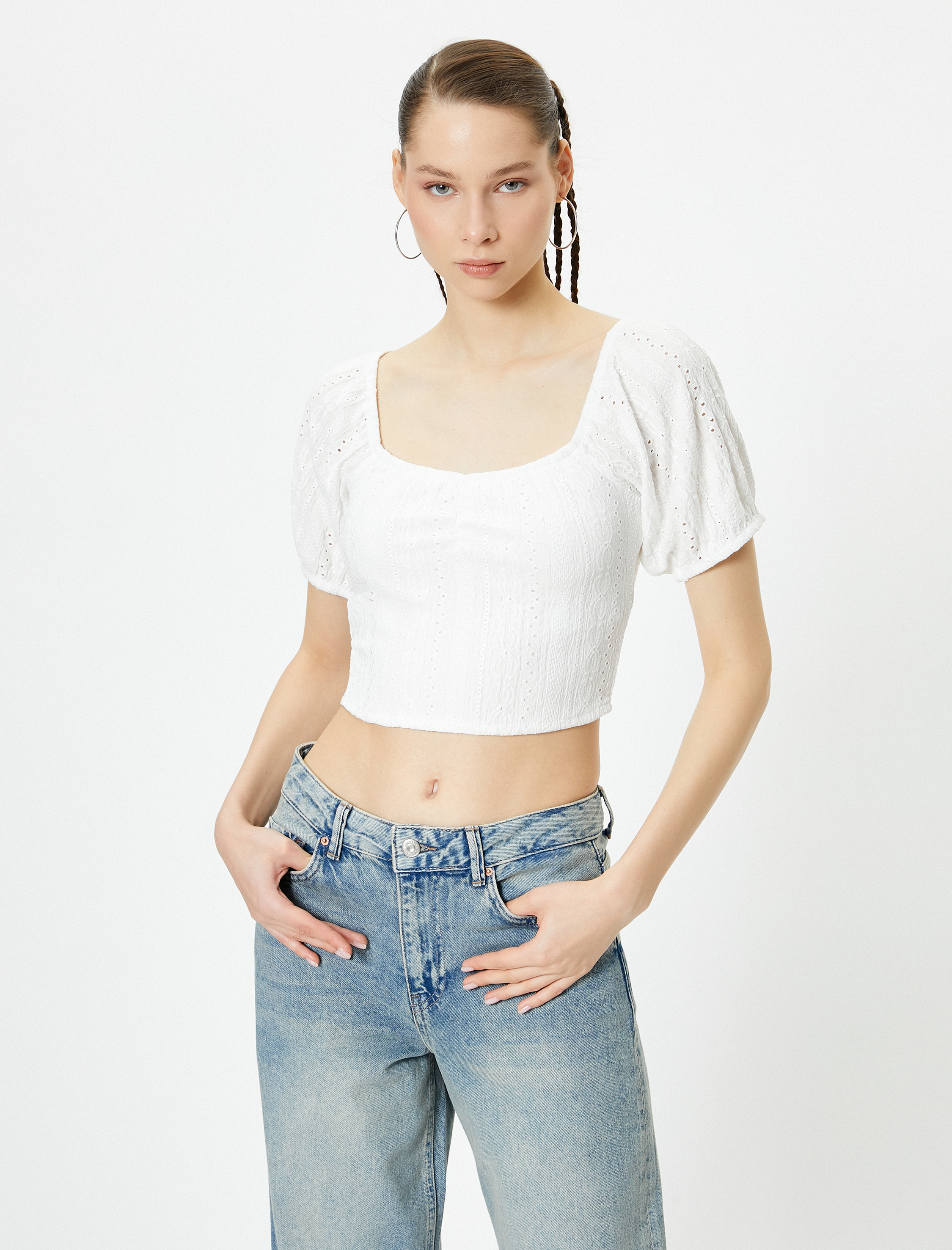   Fisto İşlemeli Crop Tişört Kısa Kollu U Yaka