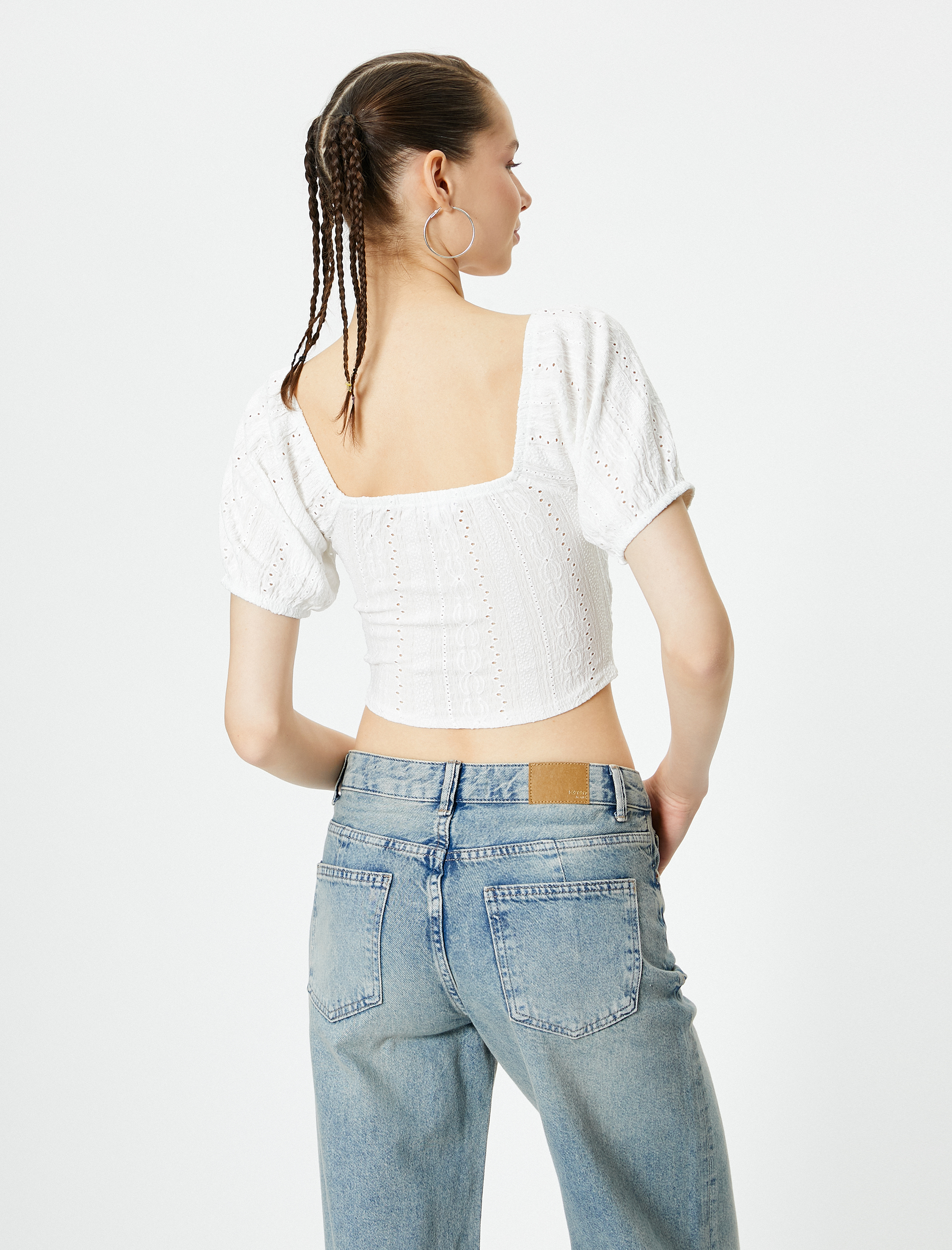   Fisto İşlemeli Crop Tişört Kısa Kollu U Yaka