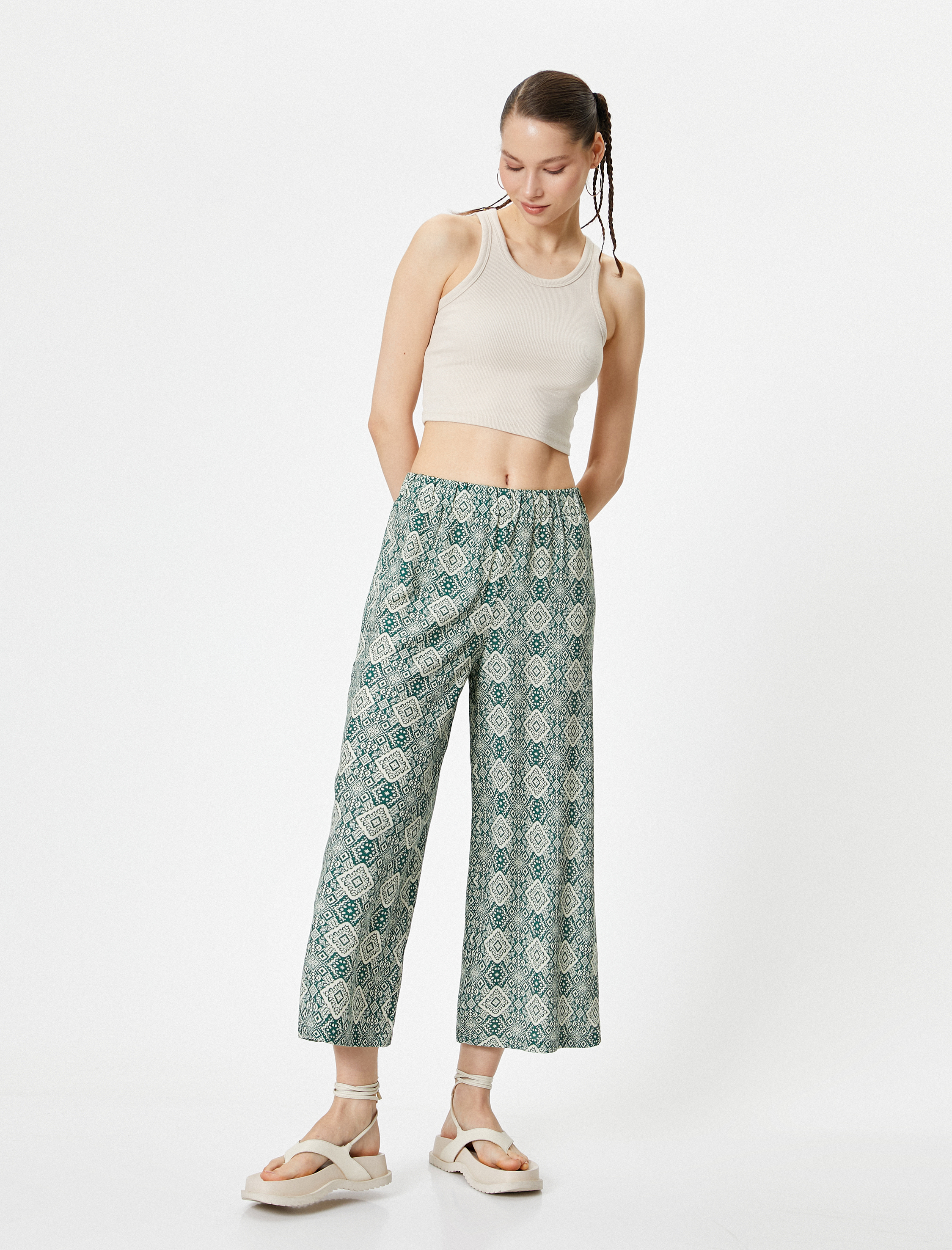   Etnik Desenli Kısa Paça Pantolon Rahat Kalıp Beli Lastikli Viskoz Kumaş