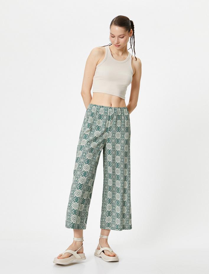  Etnik Desenli Kısa Paça Pantolon Rahat Kalıp Beli Lastikli Viskoz Kumaş