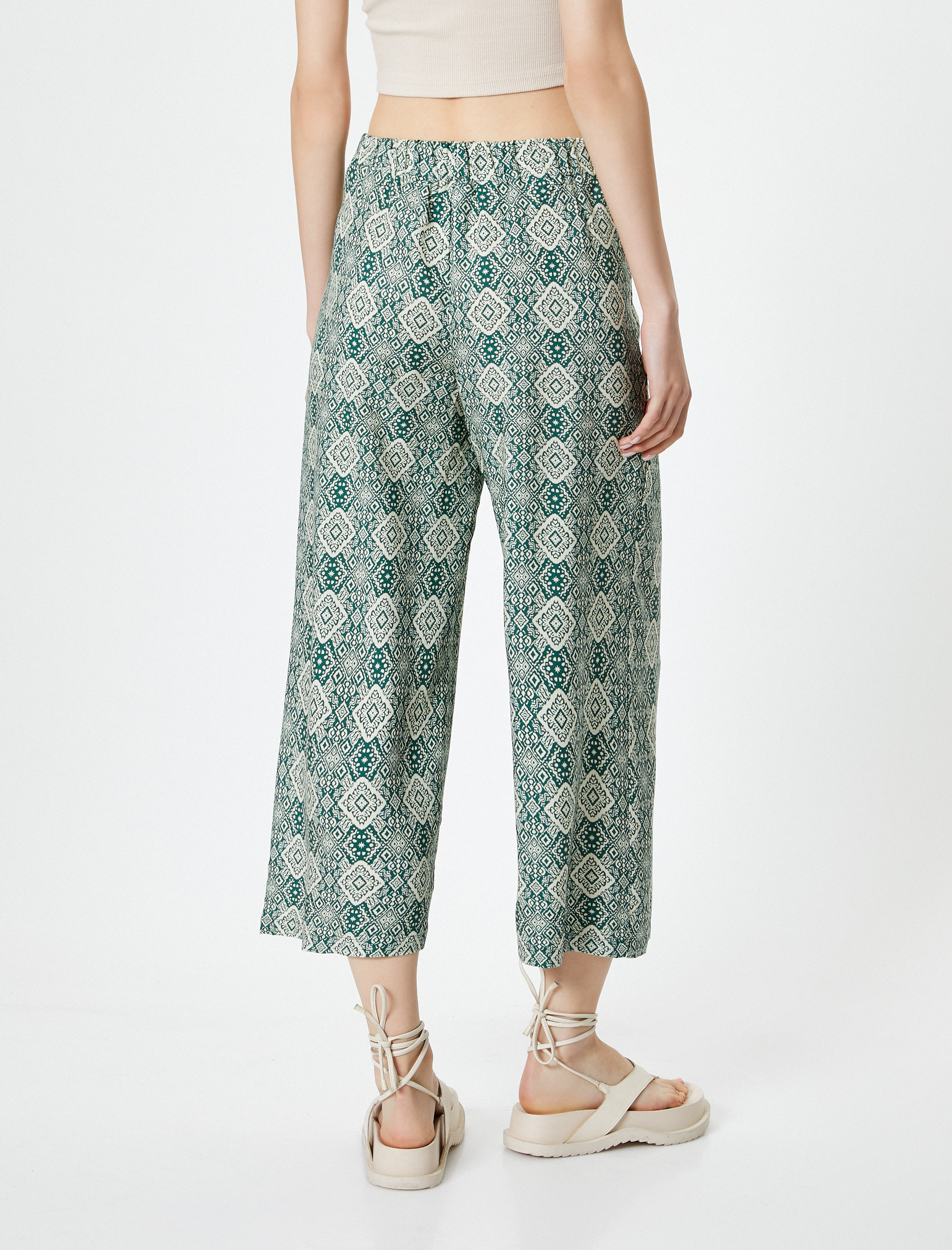   Etnik Desenli Kısa Paça Pantolon Rahat Kalıp Beli Lastikli Viskoz Kumaş