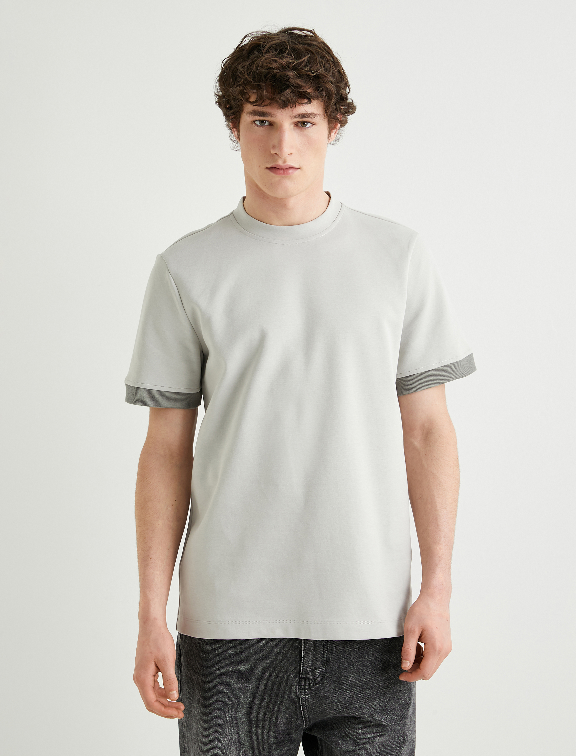   Kısa Kollu Pamuklu Bisiklet Yaka Tişört