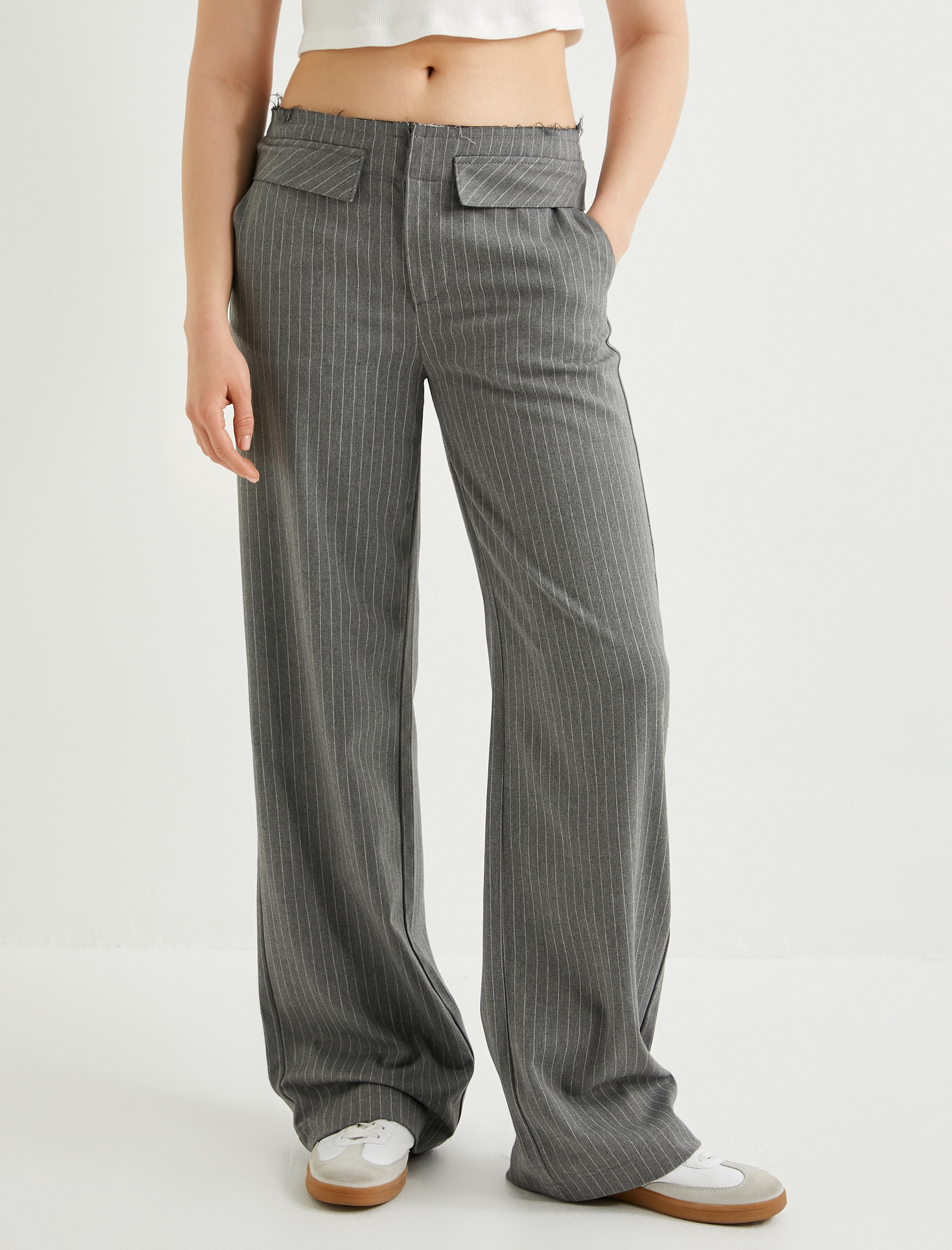   Kumaş Pantolon Kapaklı Cep Detaylı Bol Paça Standart Bel