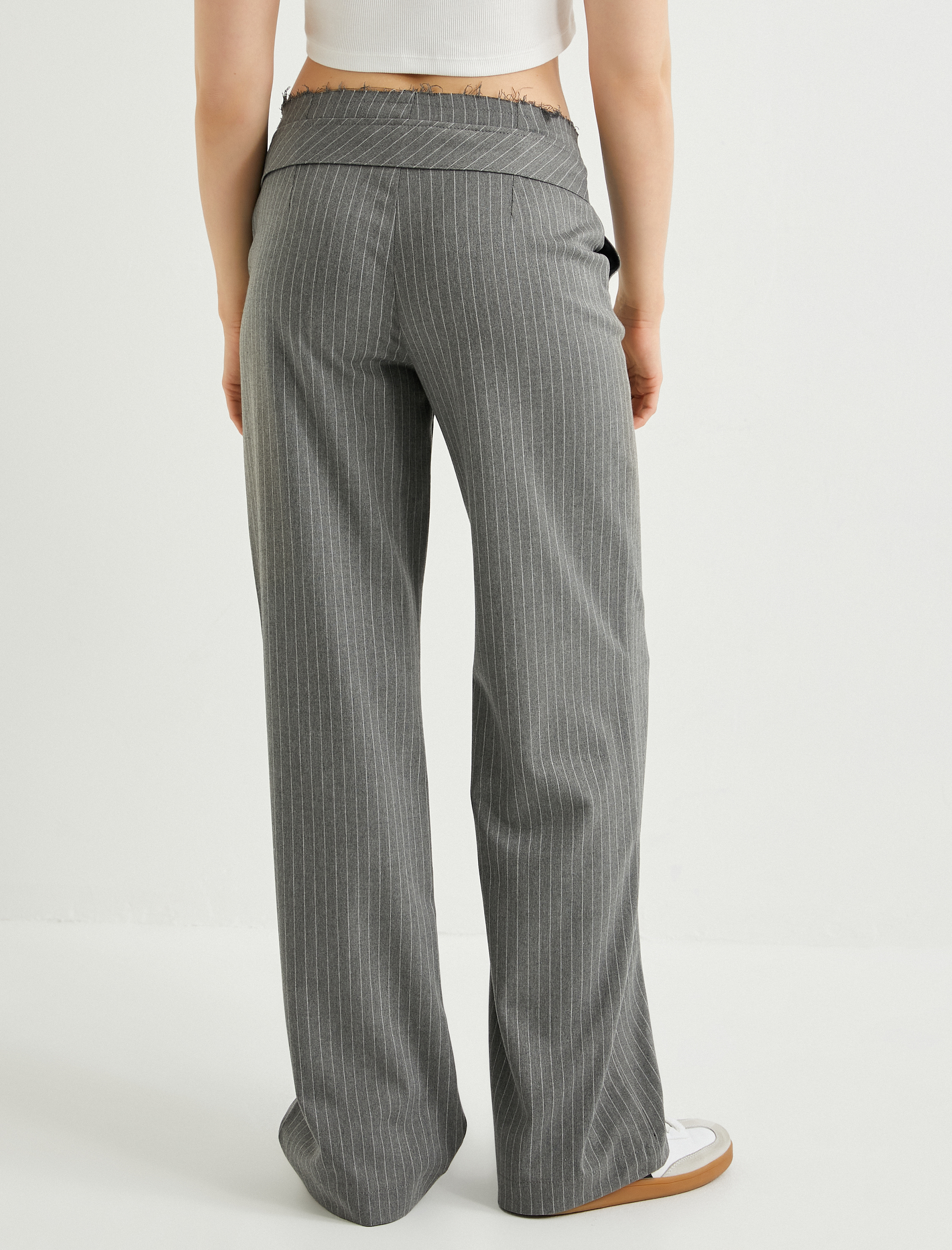   Kumaş Pantolon Kapaklı Cep Detaylı Bol Paça Standart Bel