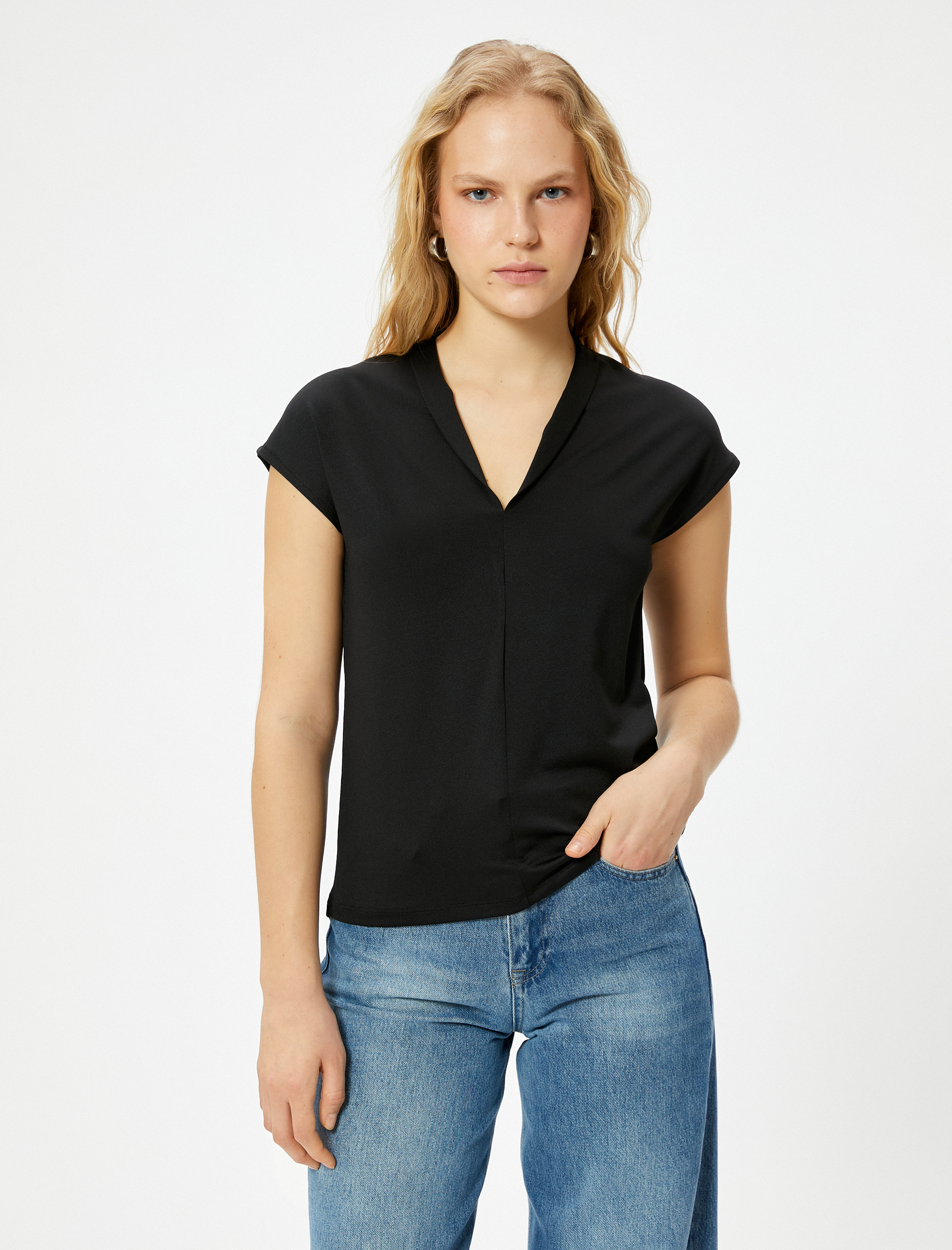   Kısa Kollu Bluz Dik V Yaka Standart Kesim