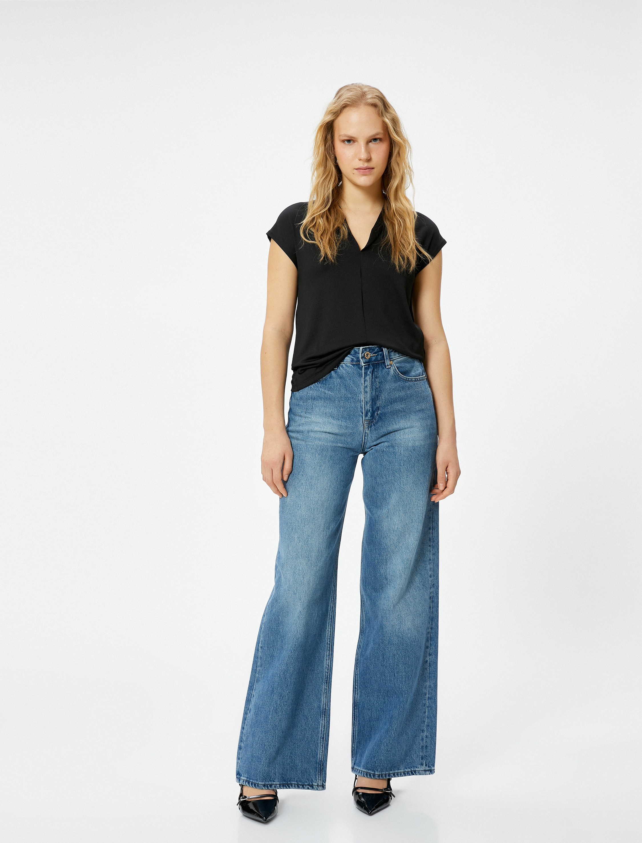   Kısa Kollu Bluz Dik V Yaka Standart Kesim