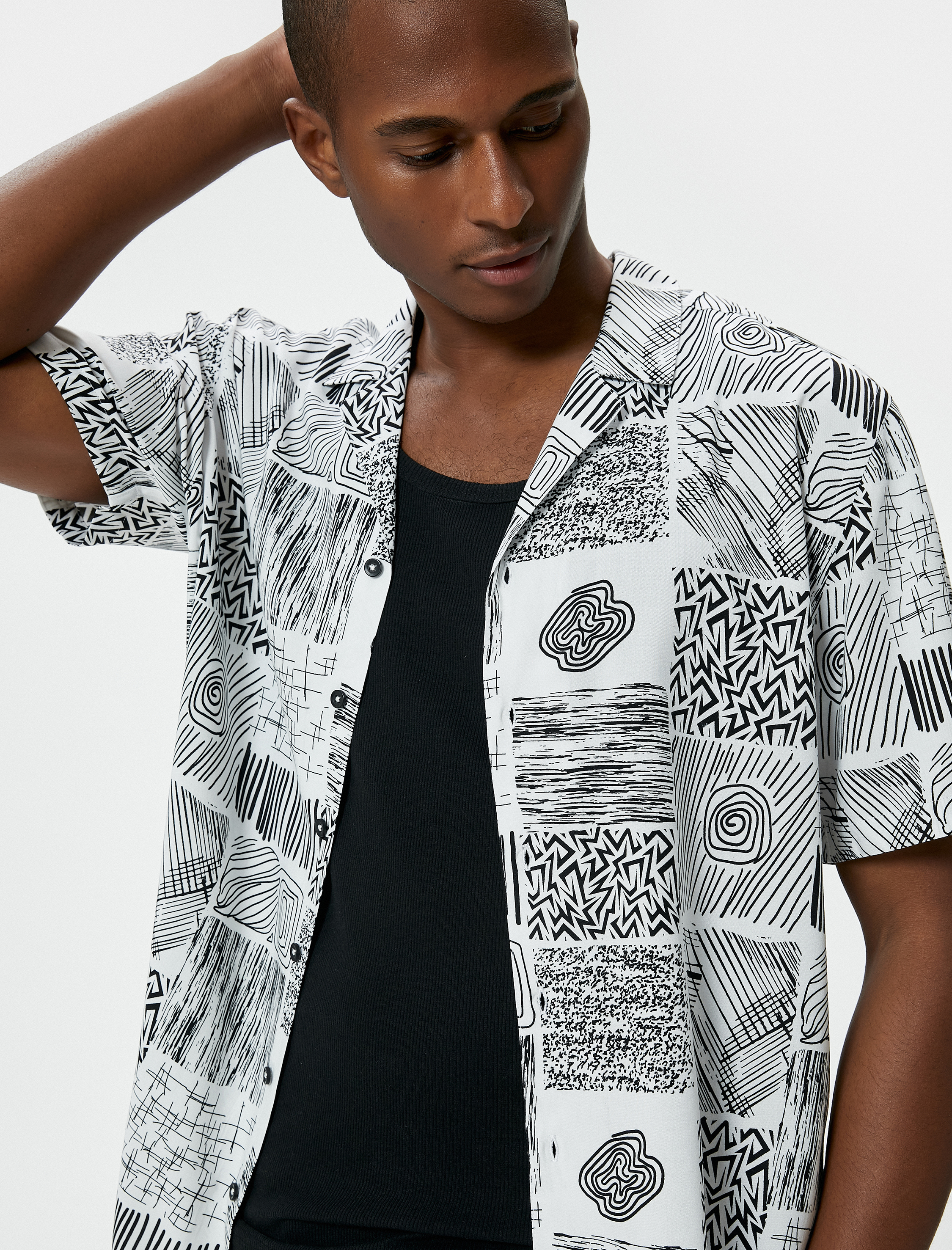   Yazlık Gömlek Kısa Kollu Etnik Desenli Devrik Yaka Viskon Regular Fit