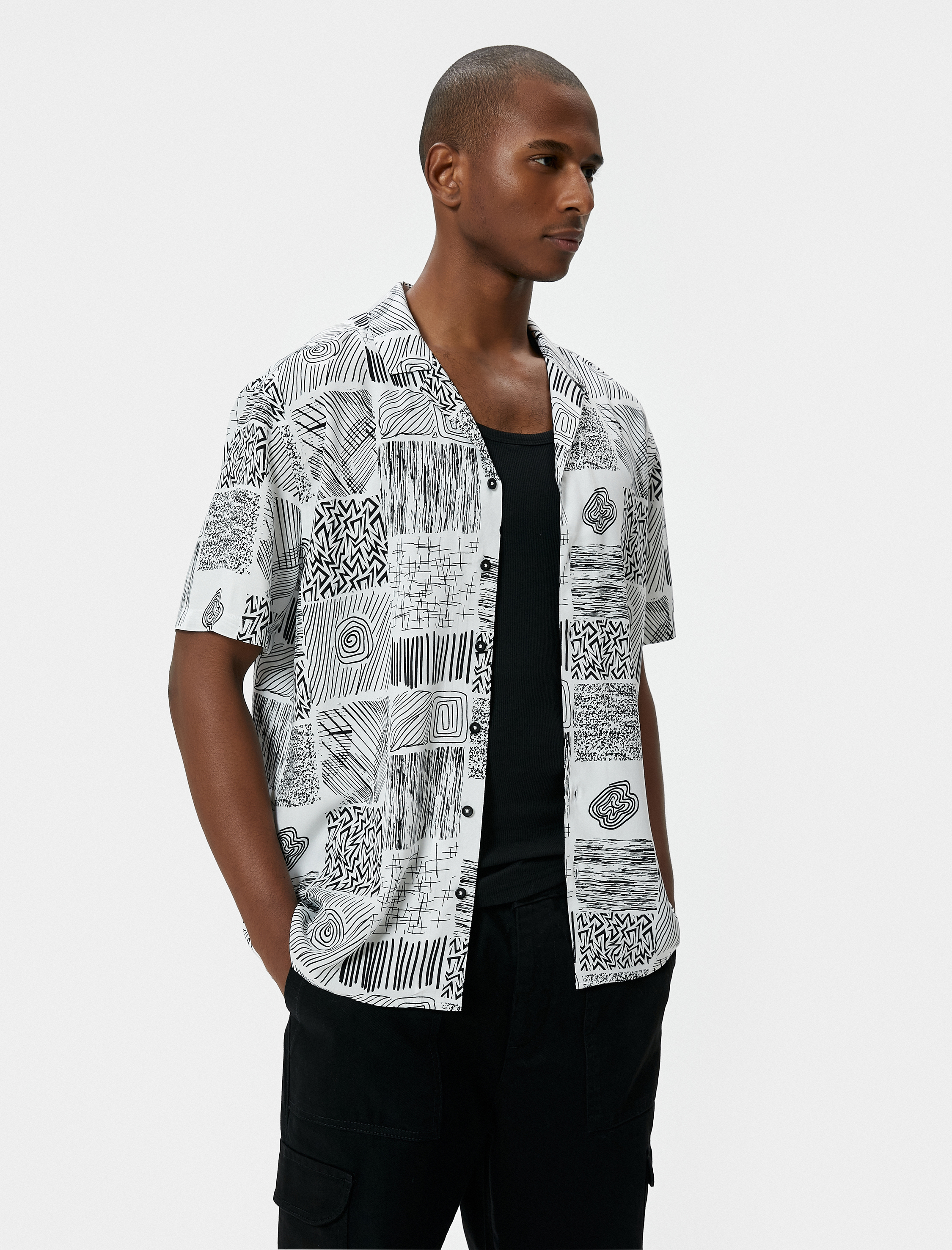   Yazlık Gömlek Kısa Kollu Etnik Desenli Devrik Yaka Viskon Regular Fit