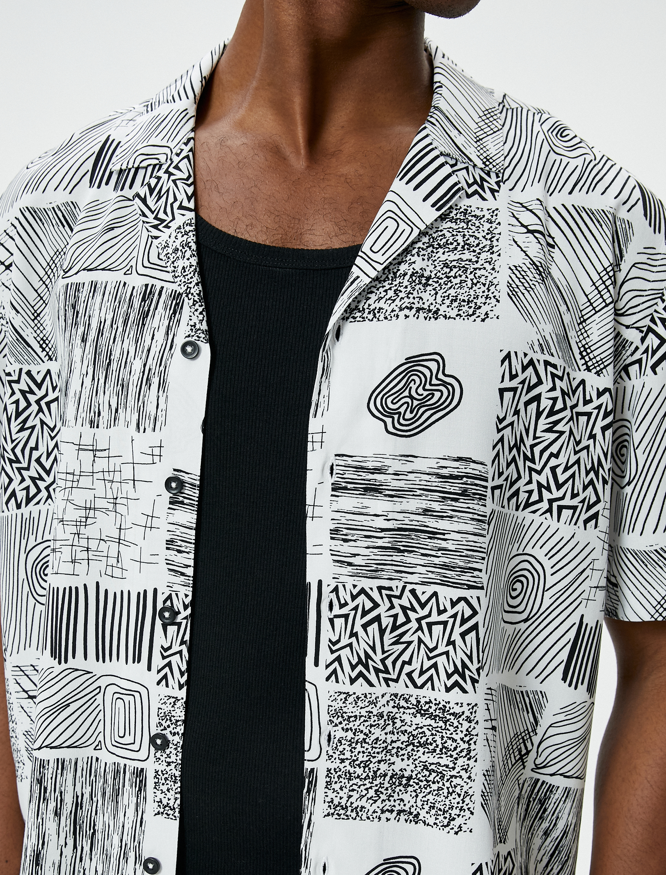   Yazlık Gömlek Kısa Kollu Etnik Desenli Devrik Yaka Viskon Regular Fit