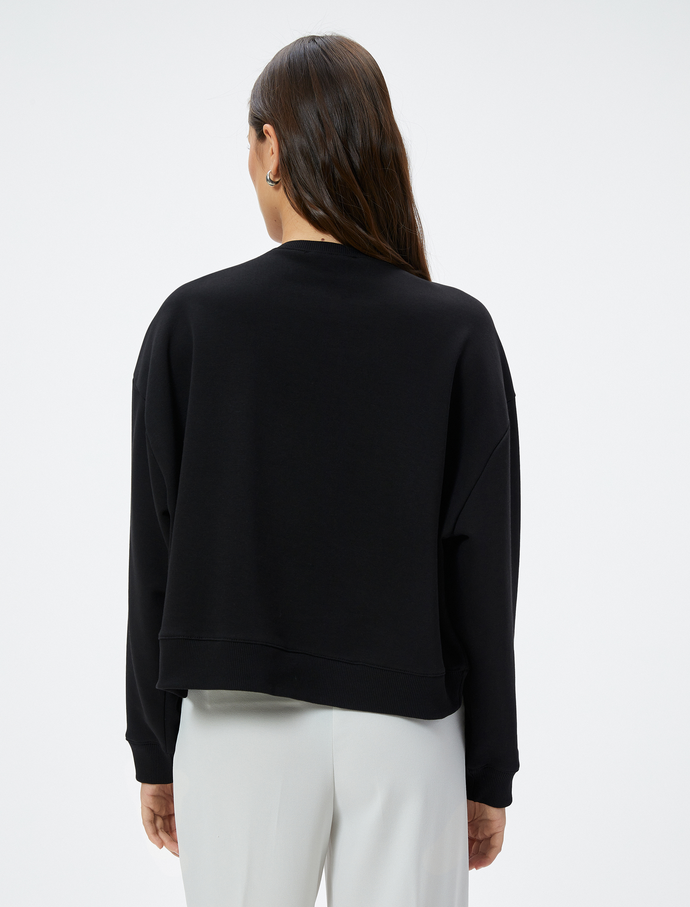   Bisiklet Yaka Sweatshirt İnci Kalp Detaylı