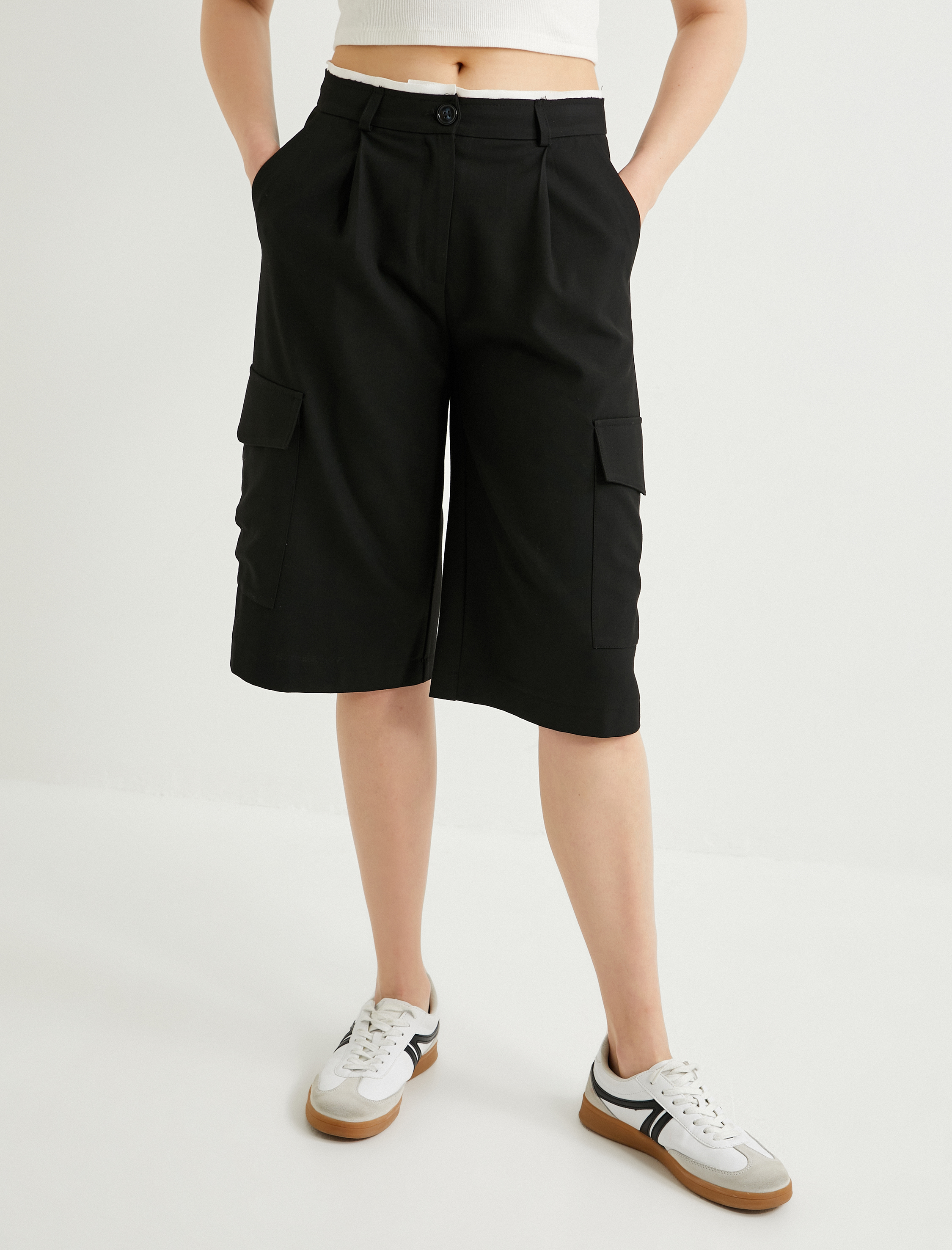   Bermuda Şort Kargo Cepli Çift Bel Detaylı Düz Bol Paça Standart Bel