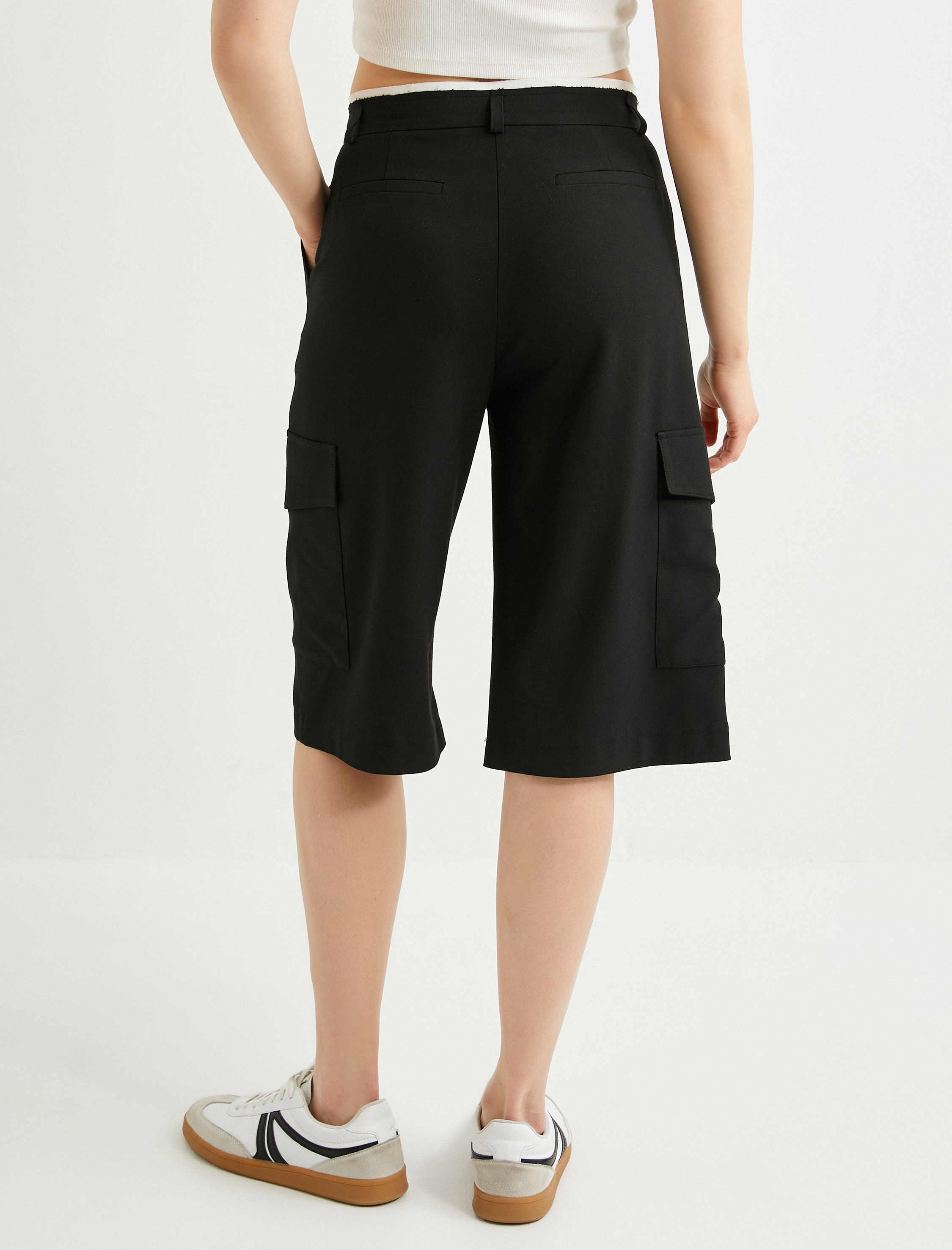   Bermuda Şort Kargo Cepli Çift Bel Detaylı Düz Bol Paça Standart Bel