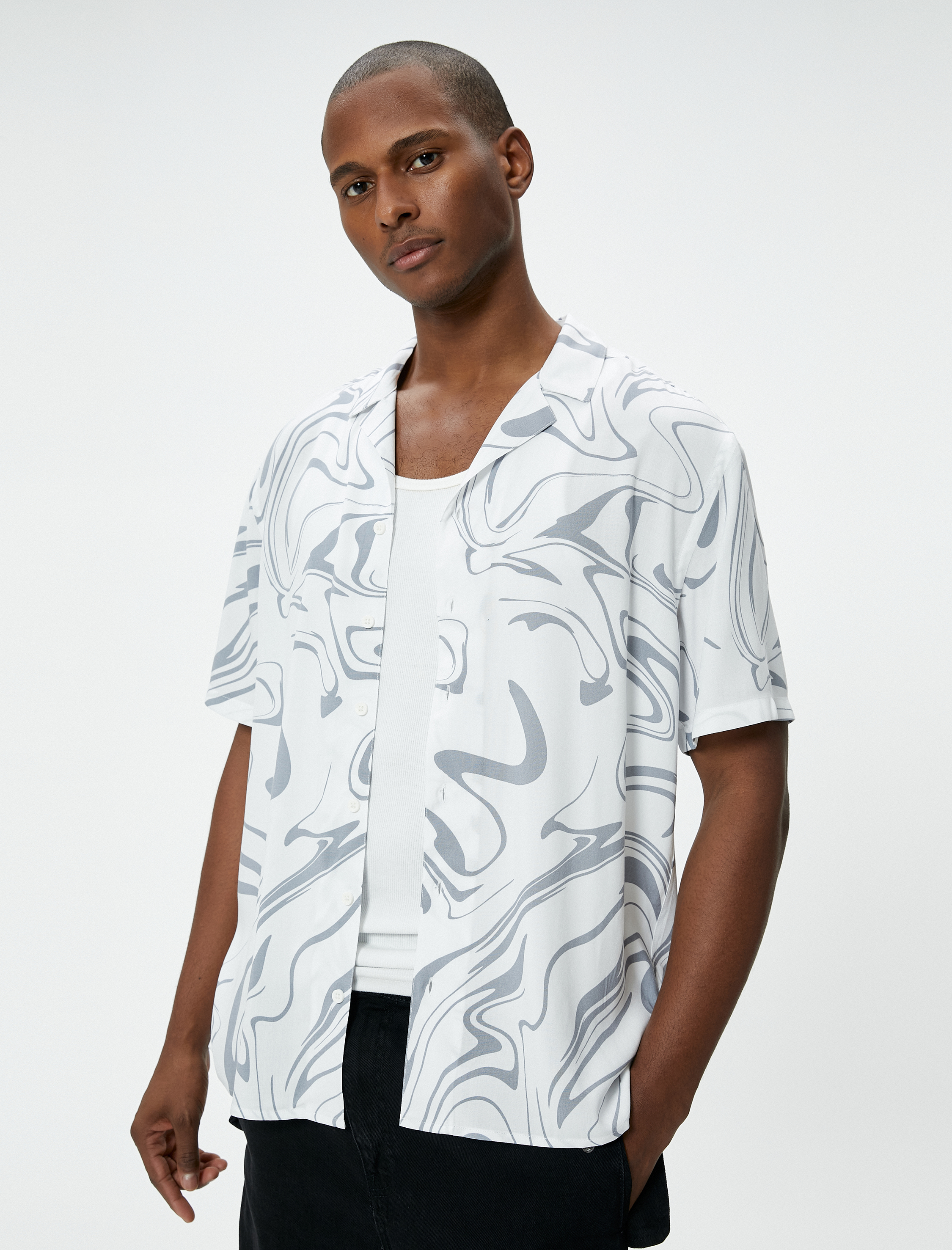   Vintage Gömlek Kısa Kollu Devrik Yaka Desenli Düğmeli Viskon Regular Fit