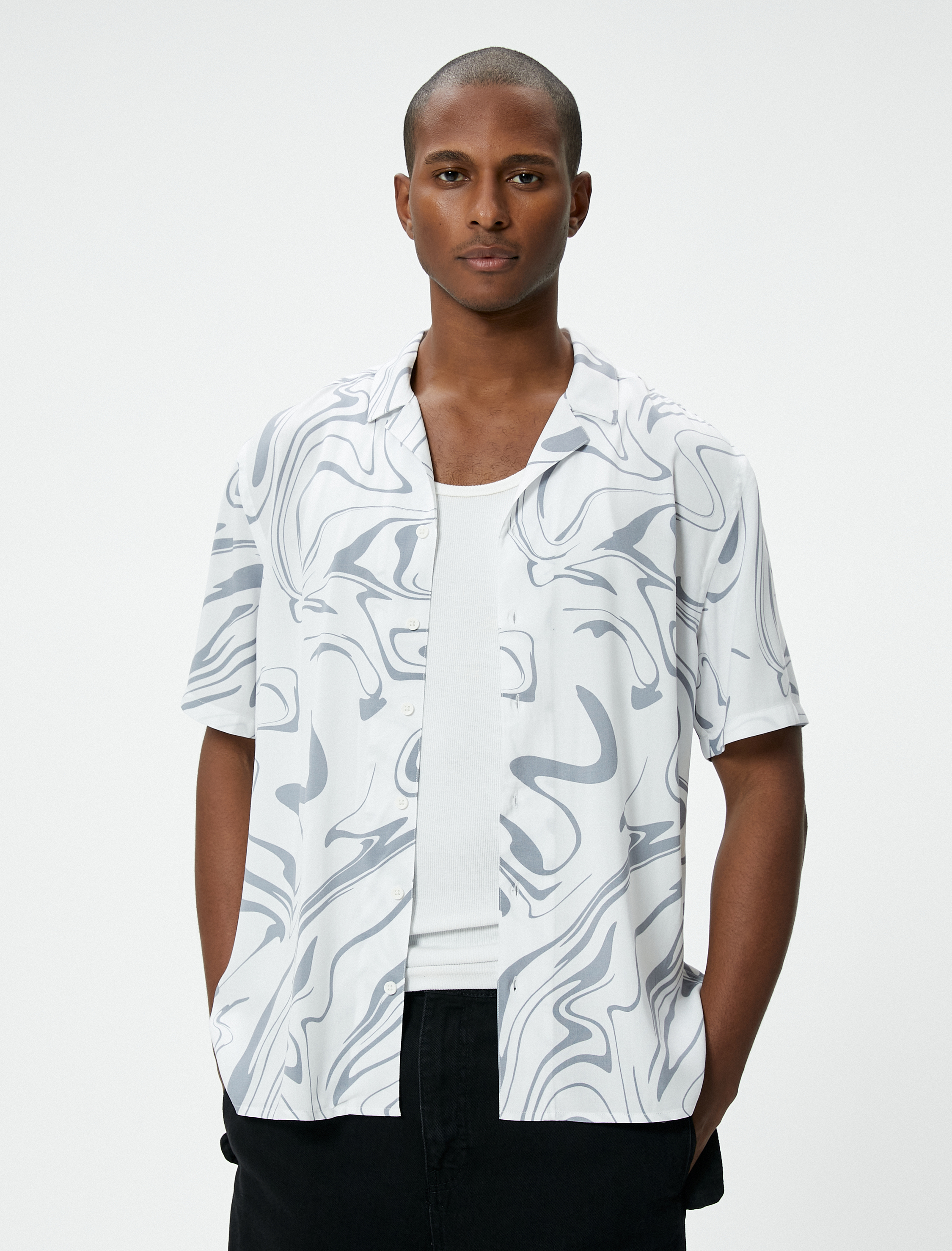   Vintage Gömlek Kısa Kollu Devrik Yaka Desenli Düğmeli Viskon Regular Fit