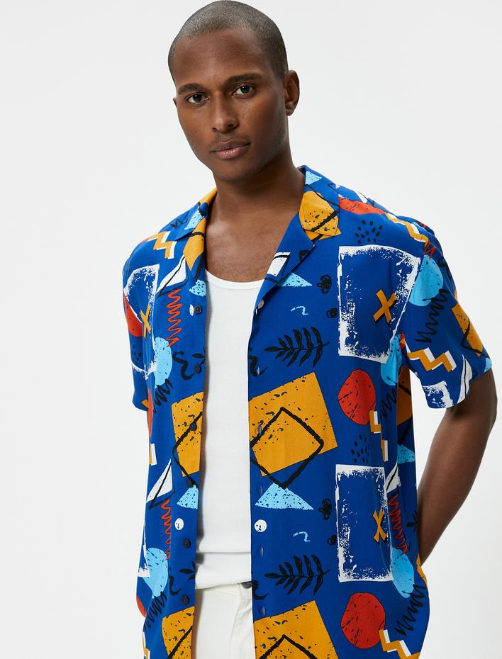  Yazlık Gömlek Kısa Kollu Devrik Yaka Düğmeli Desenli Viskon Regular Fit