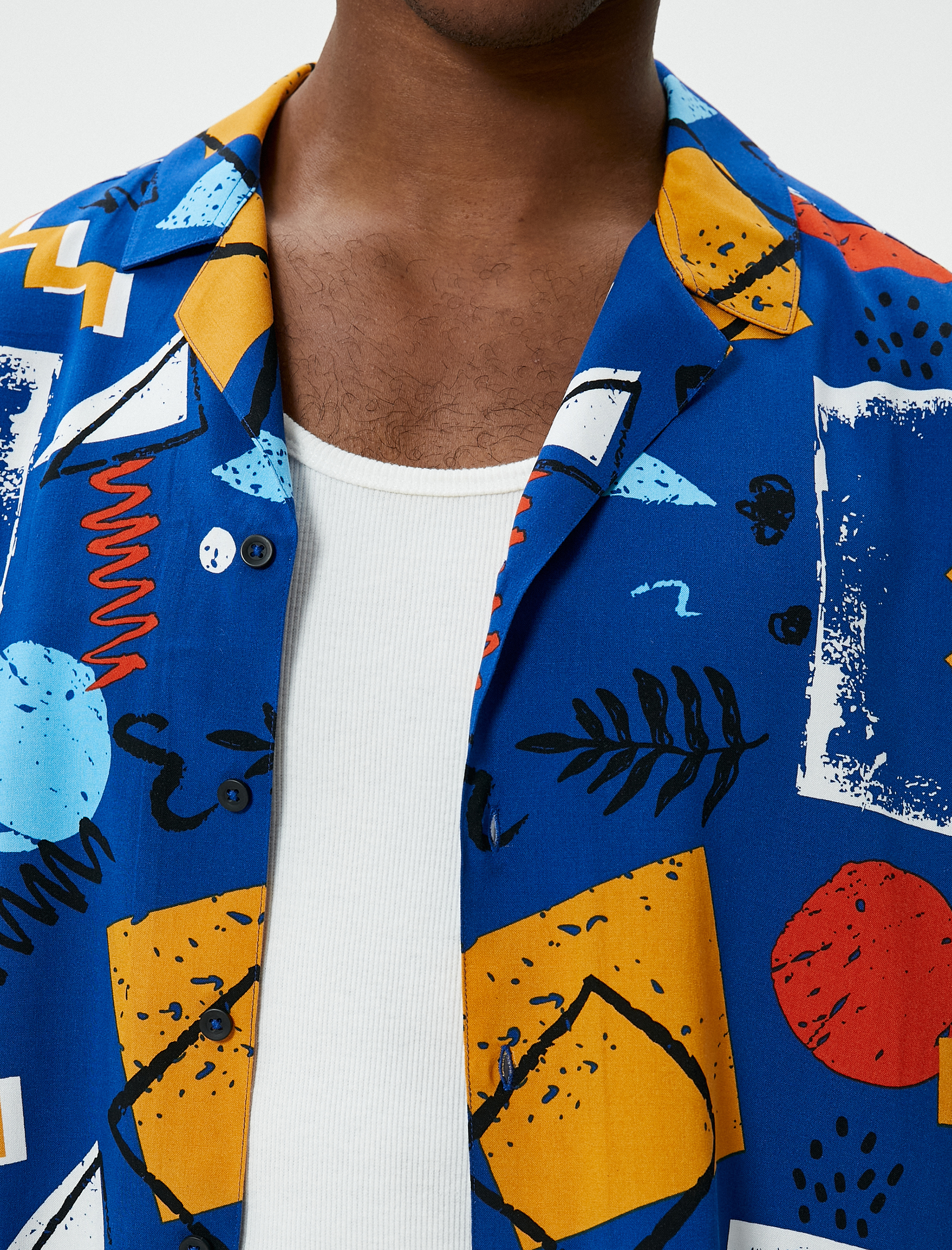   Yazlık Gömlek Kısa Kollu Devrik Yaka Düğmeli Desenli Viskon Regular Fit