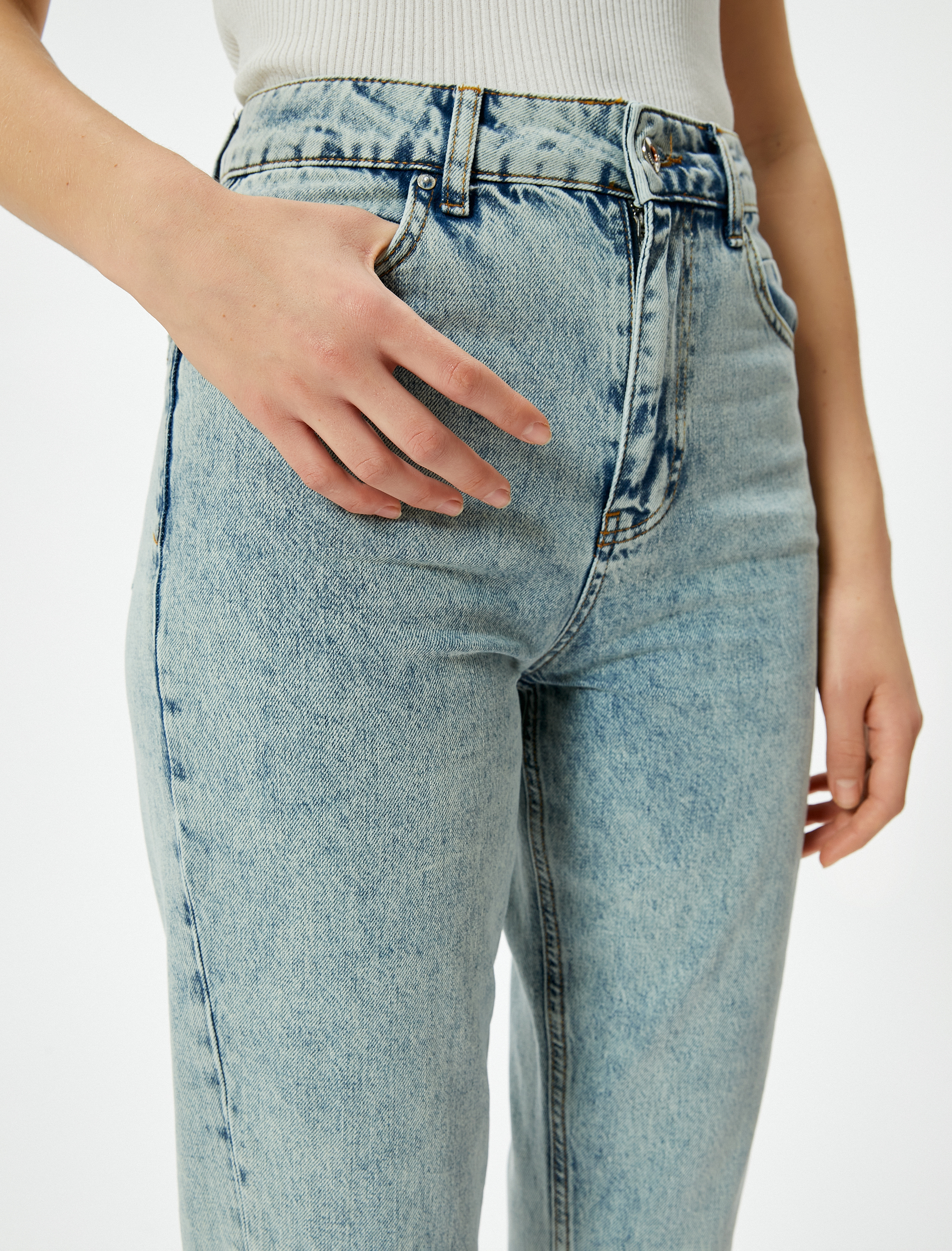   Mom Kot Pantolon Kısa Dar Paça Yırtmaç Detaylı Cepli - Mom Jean