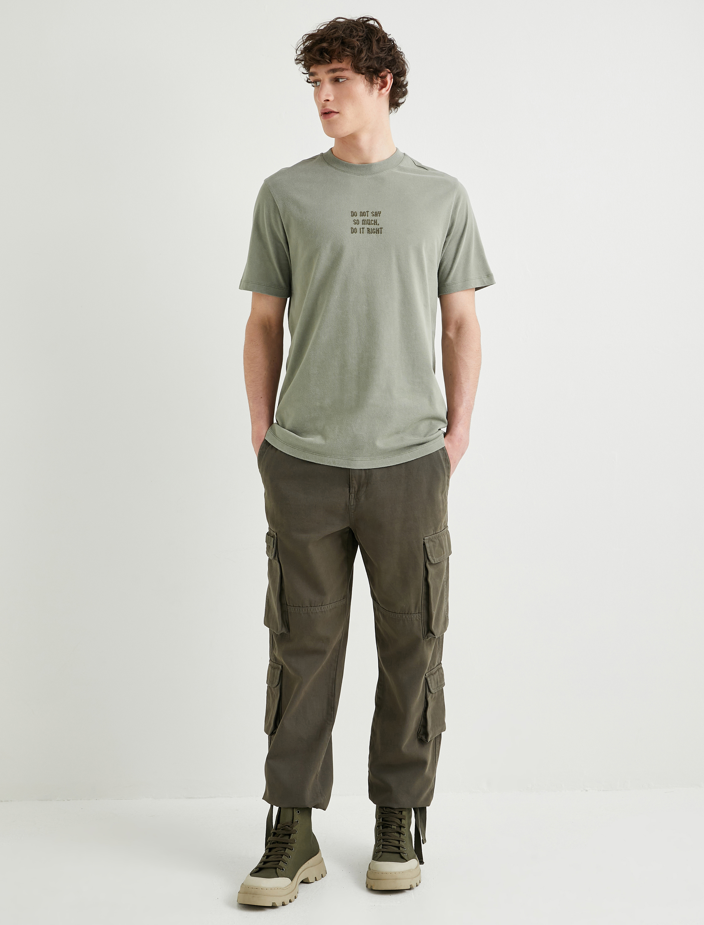   Slogan İşlemeli Tişört Yıkamalı Bisiklet Yaka Kısa Kollu