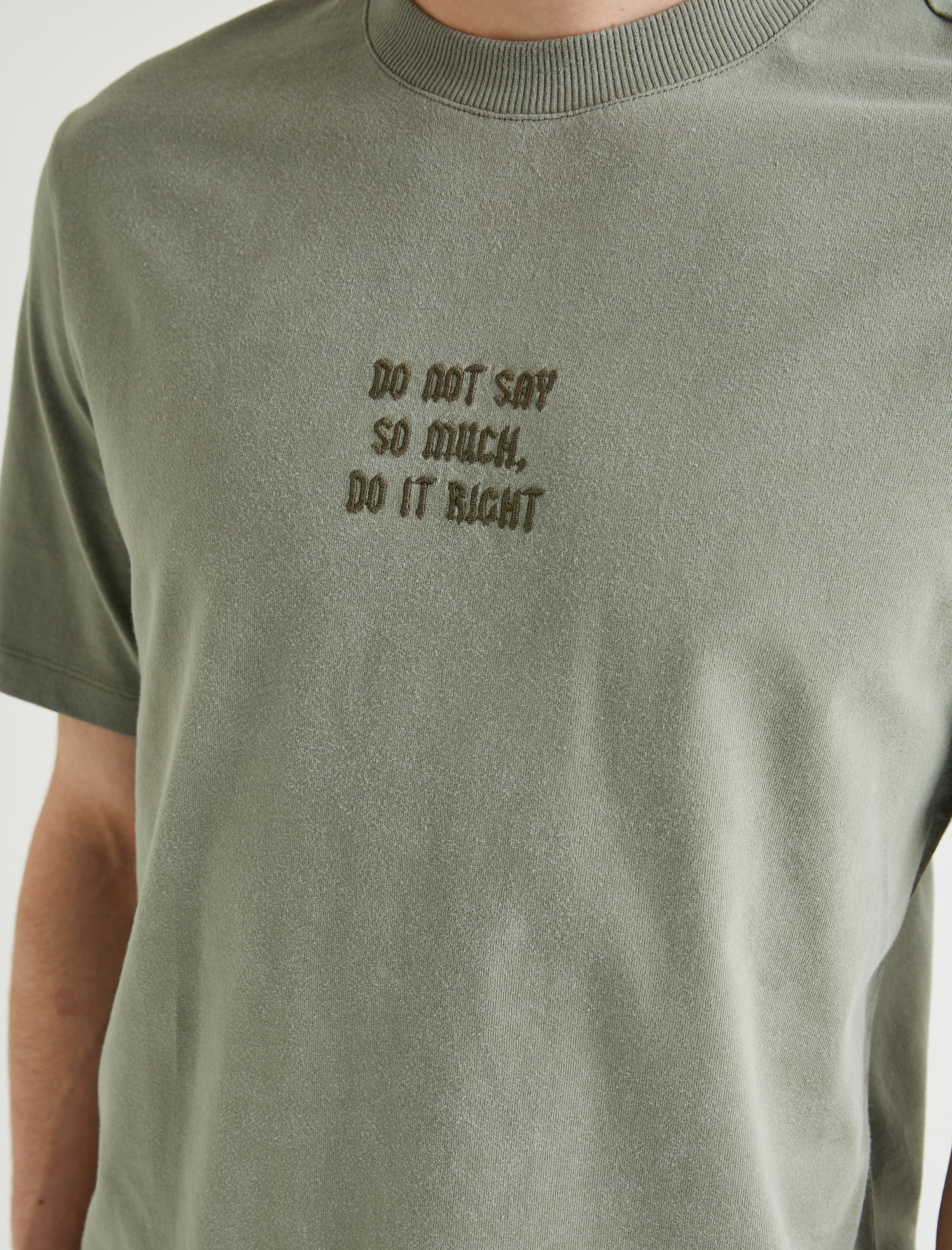   Slogan İşlemeli Tişört Yıkamalı Bisiklet Yaka Kısa Kollu