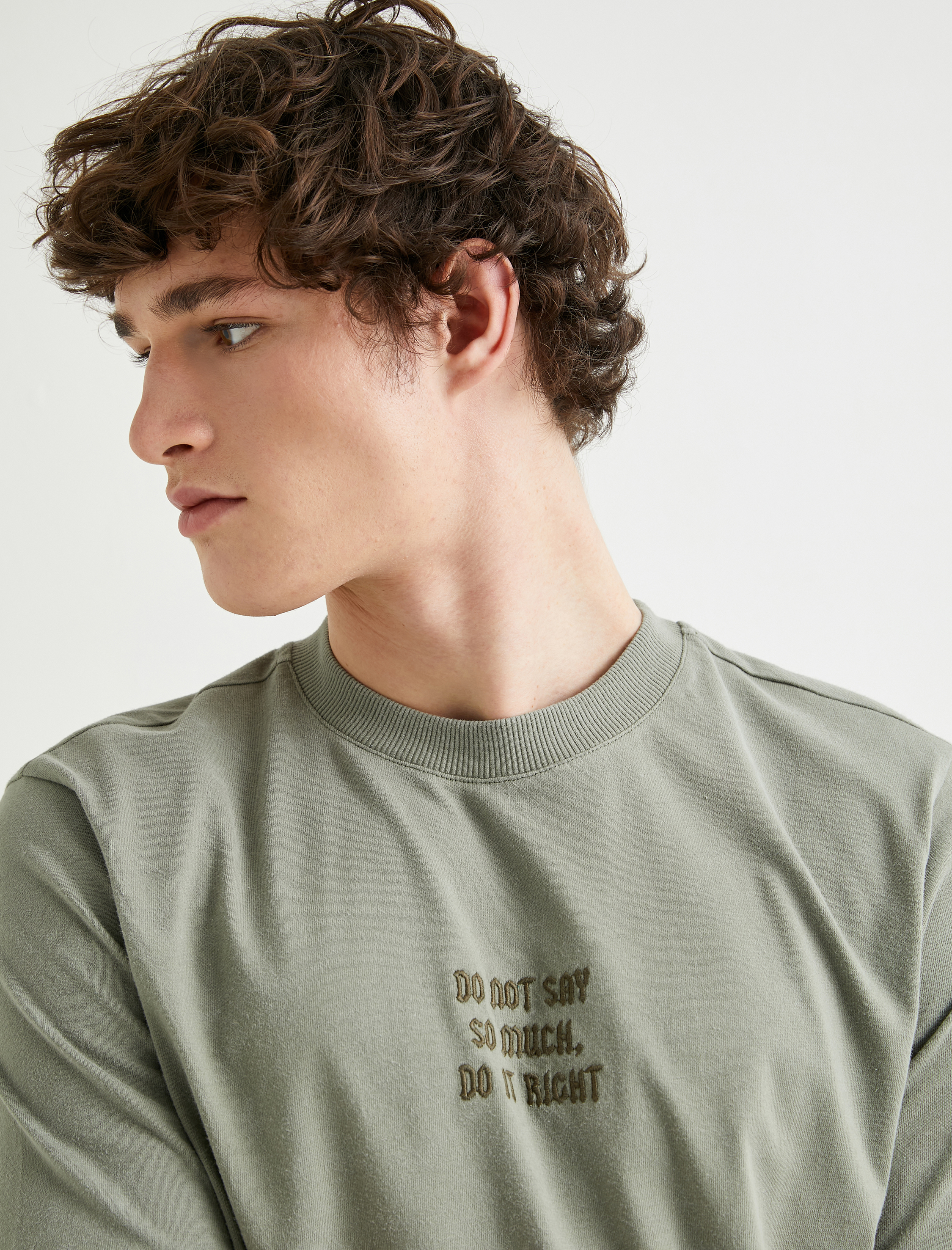   Slogan İşlemeli Tişört Yıkamalı Bisiklet Yaka Kısa Kollu