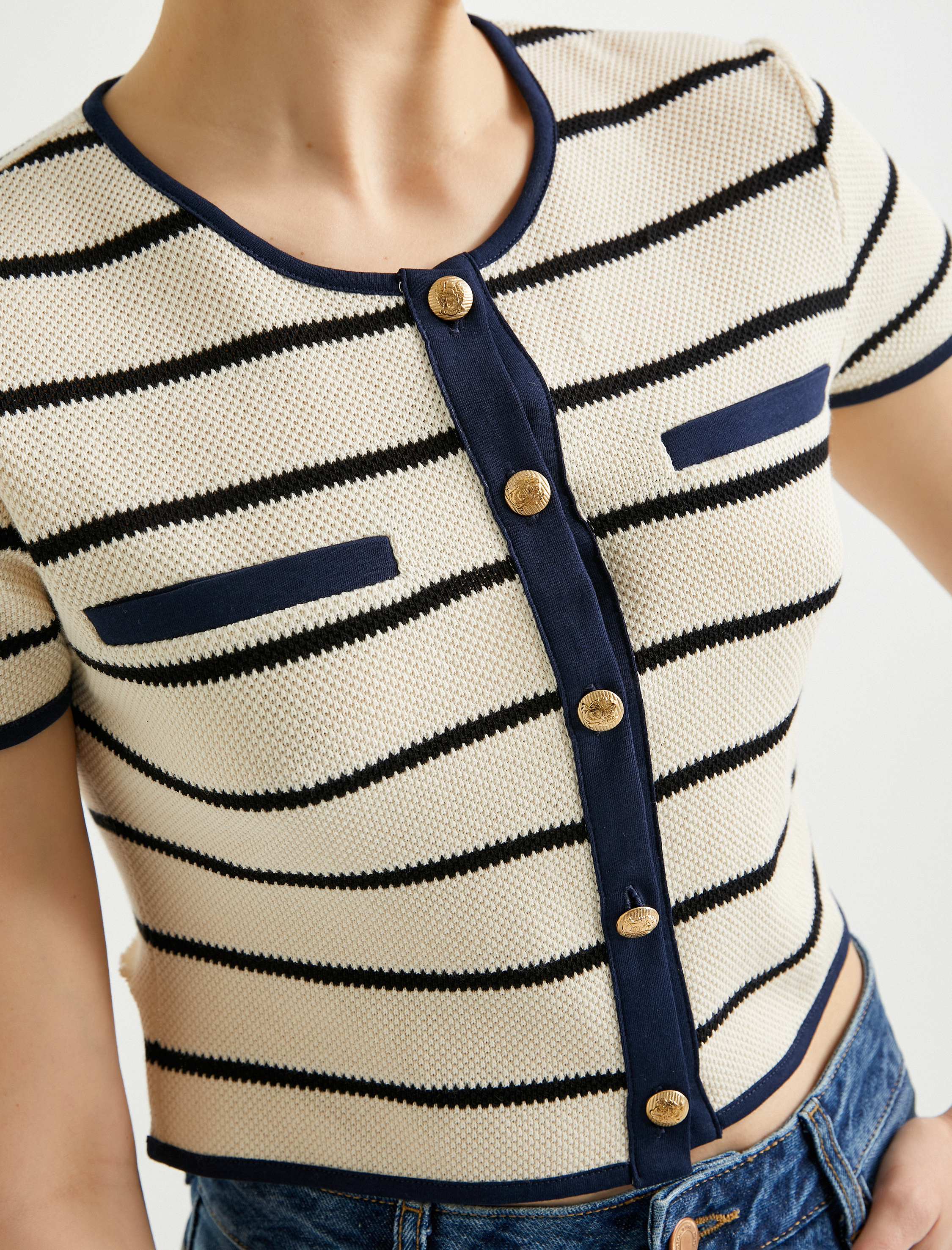   Kısa Kollu Düğmeli Hırka Yuvarlak Yaka