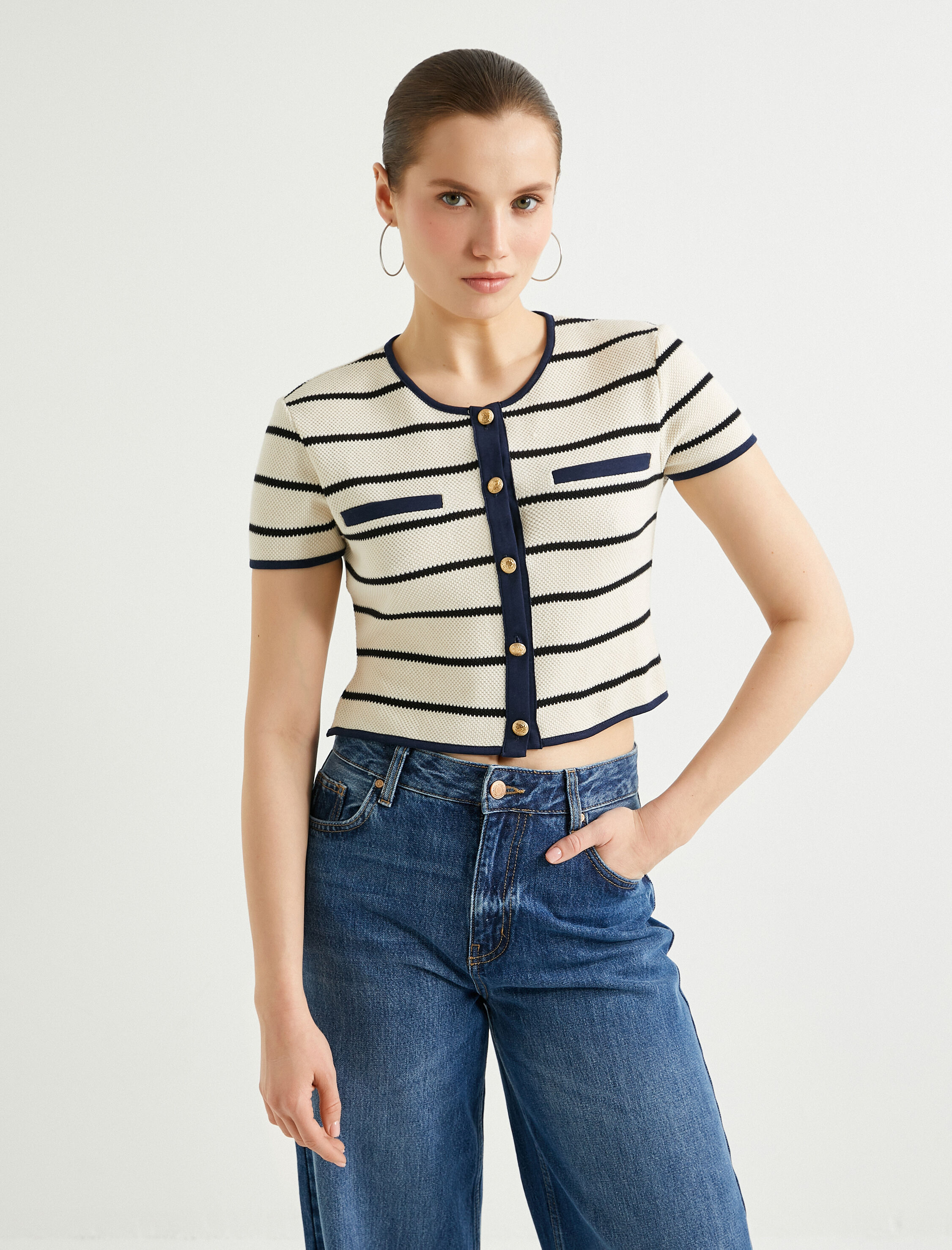   Kısa Kollu Düğmeli Hırka Yuvarlak Yaka