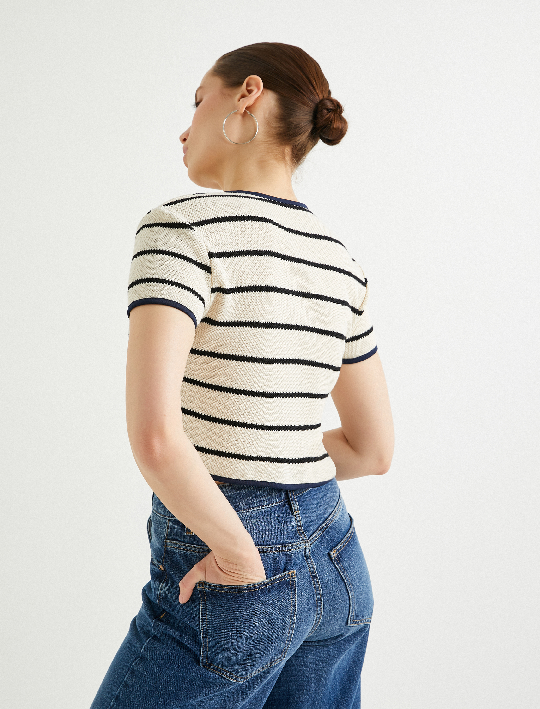   Kısa Kollu Düğmeli Hırka Yuvarlak Yaka