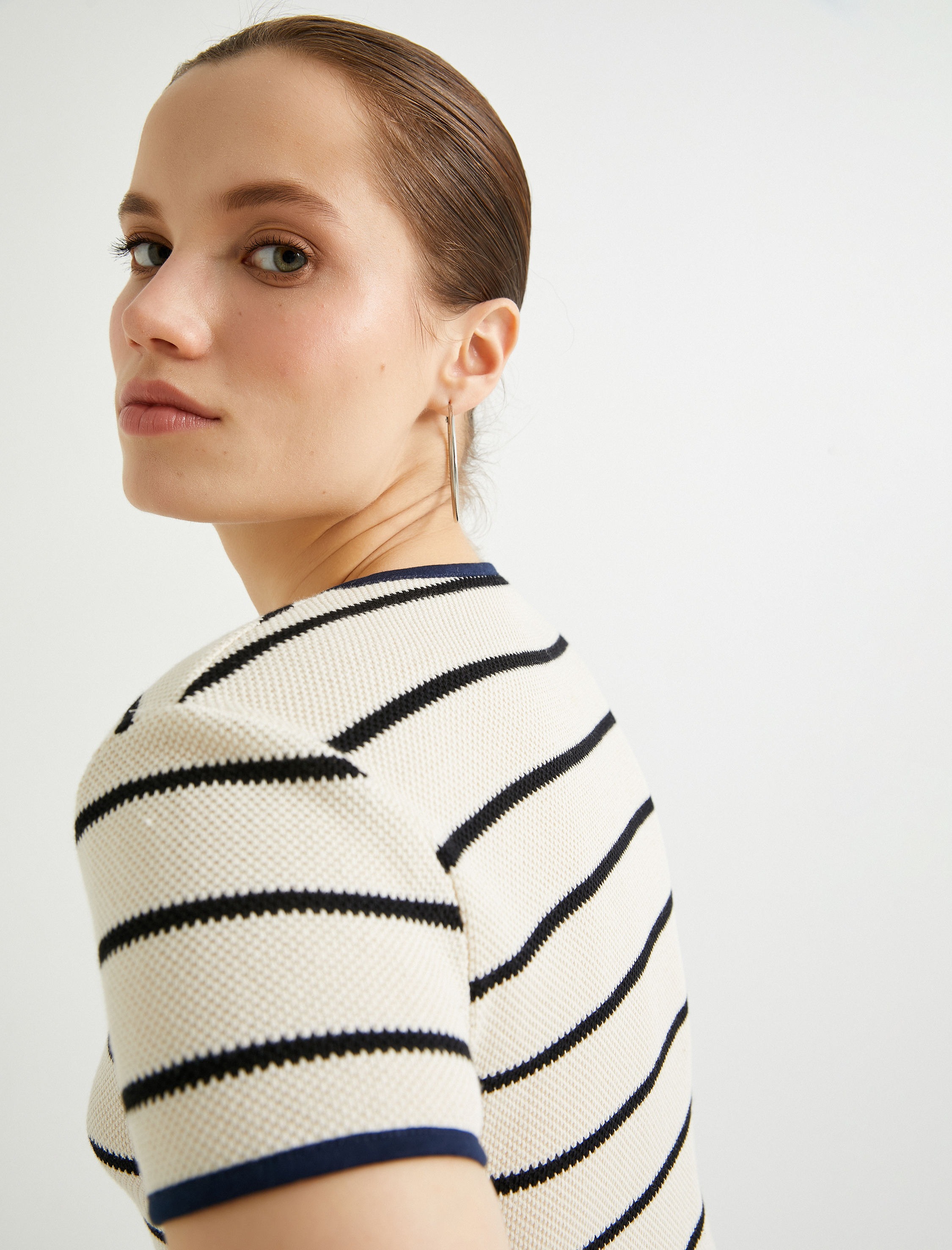   Kısa Kollu Düğmeli Hırka Yuvarlak Yaka