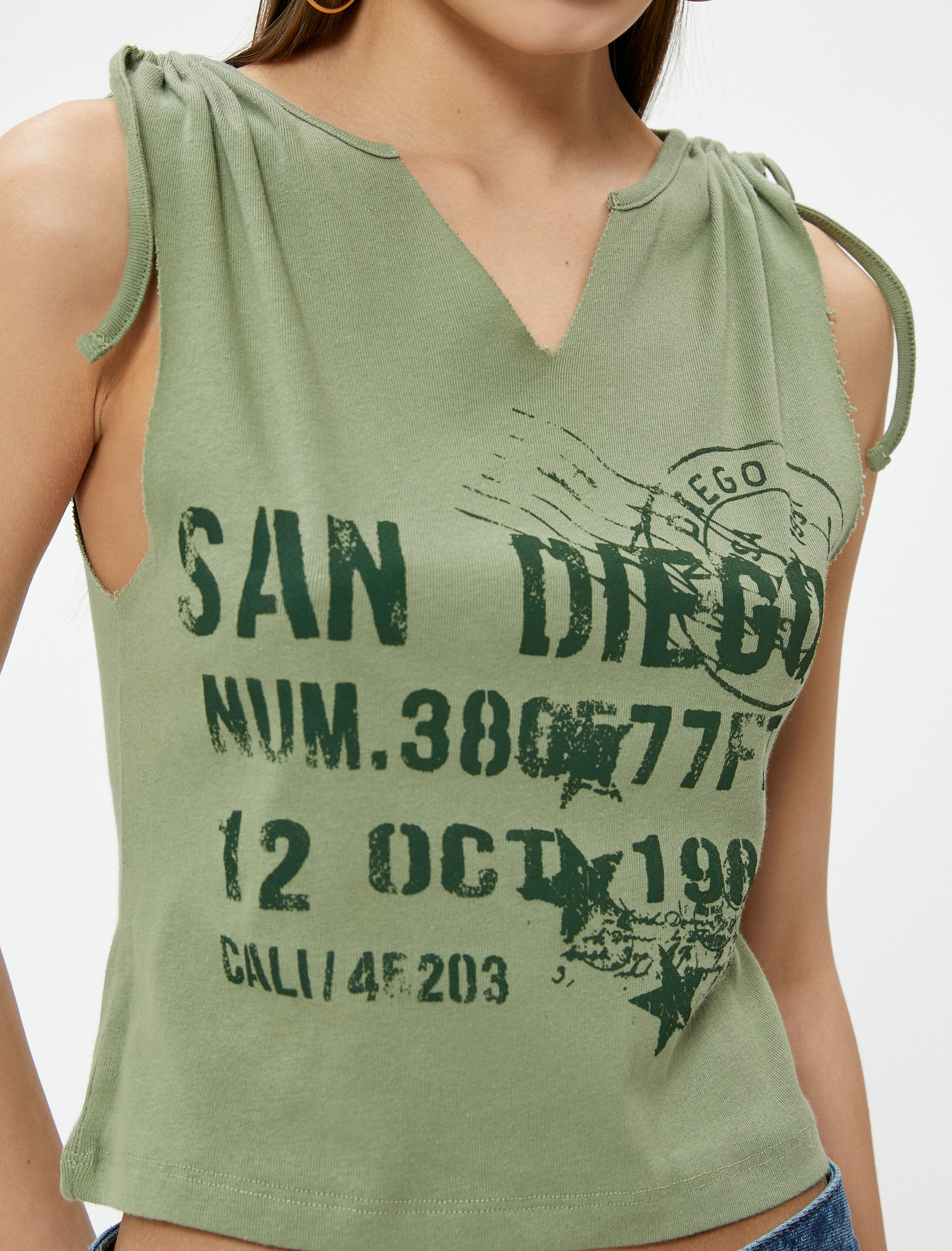   Baskılı V Yaka Atlet Omzu Bağlama Detaylı Büzgülü Pamuklu